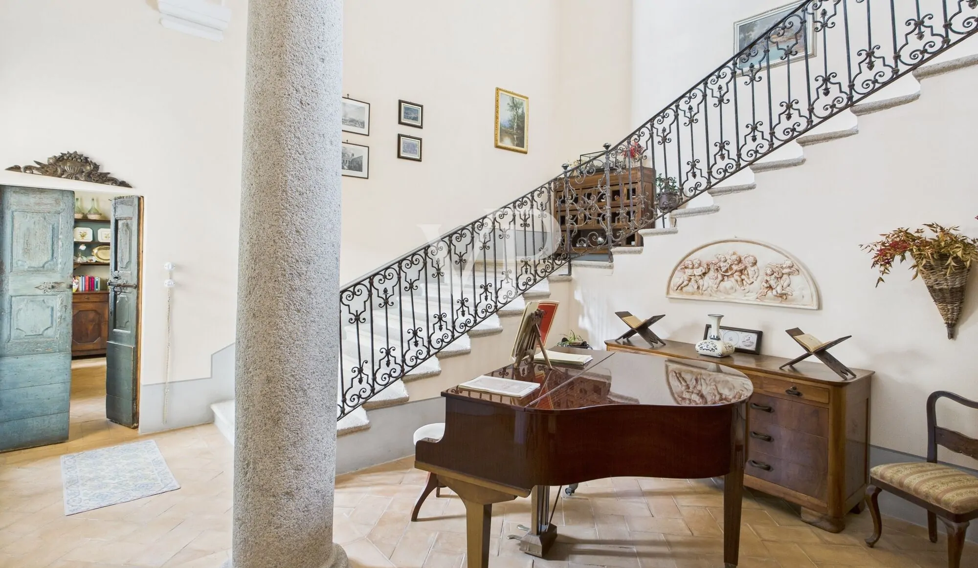 Maravilloso palacio histórico dentro de las murallas del castillo de Castellazzo Novarese