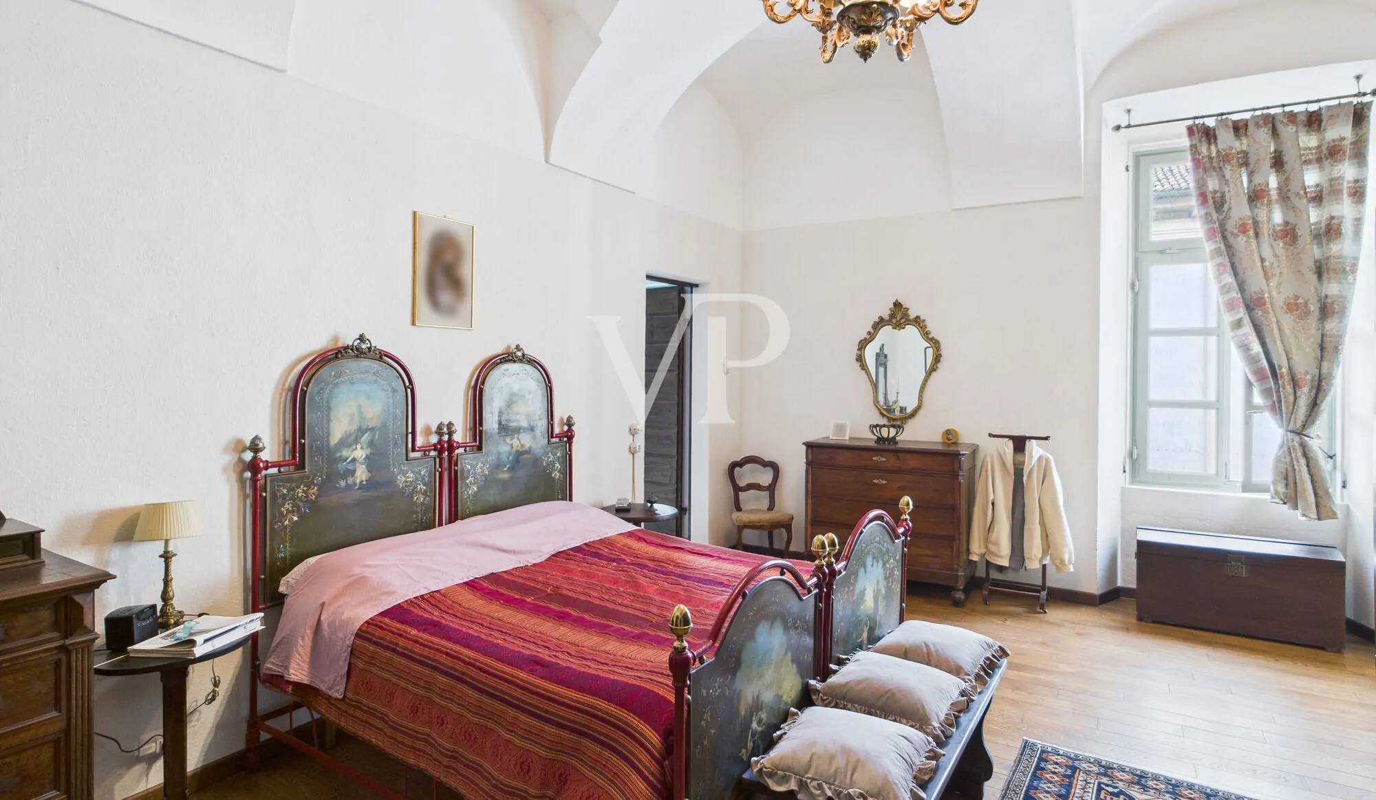 Maravilloso palacio histórico dentro de las murallas del castillo de Castellazzo Novarese