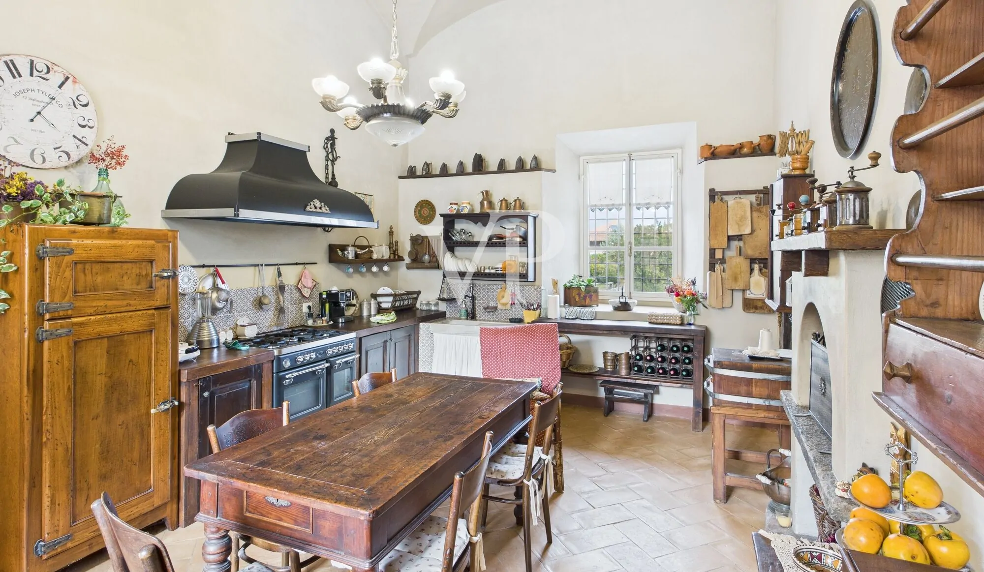Maravilloso palacio histórico dentro de las murallas del castillo de Castellazzo Novarese