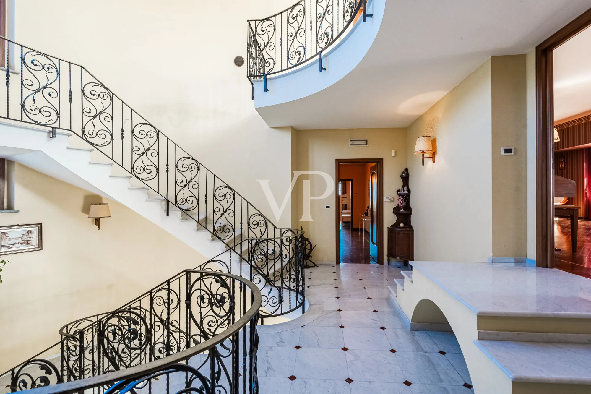 Luxury villa with pool in the hills of Monferrato