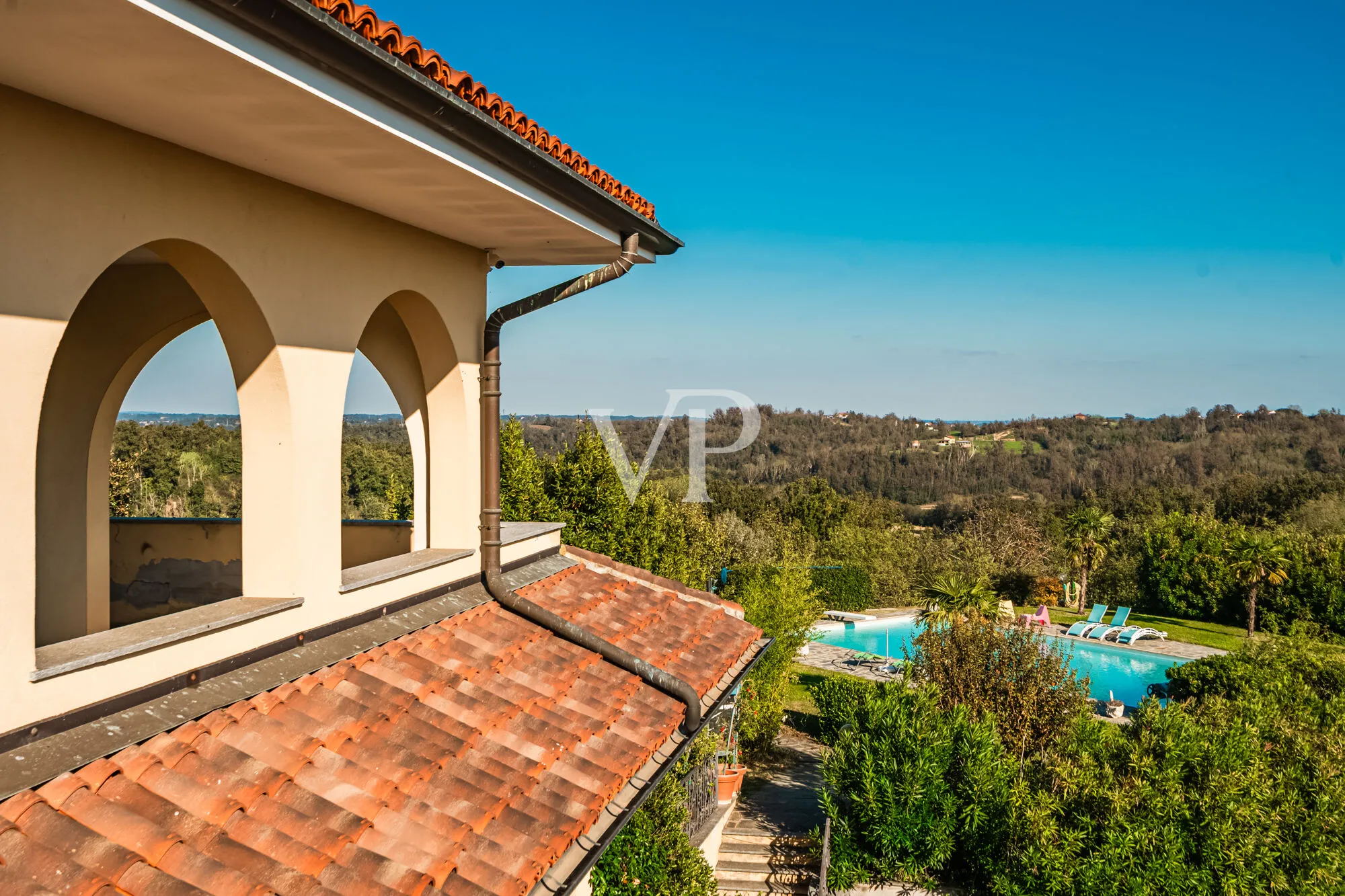 Luxury villa with pool in the hills of Monferrato
