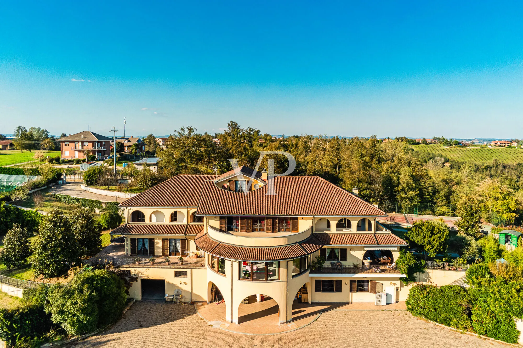 Luxury villa with pool in the hills of Monferrato