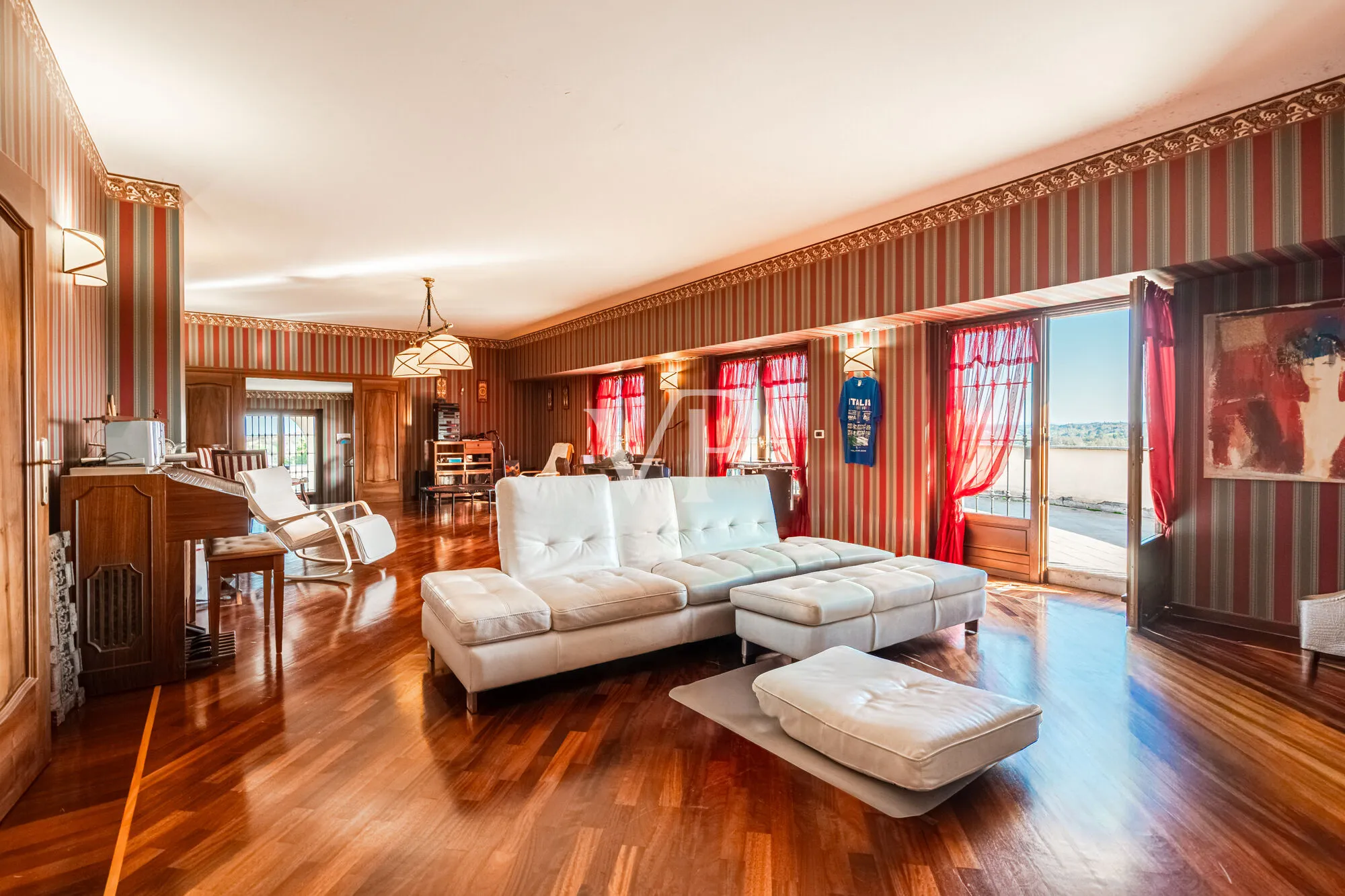 Luxury villa with pool in the hills of Monferrato