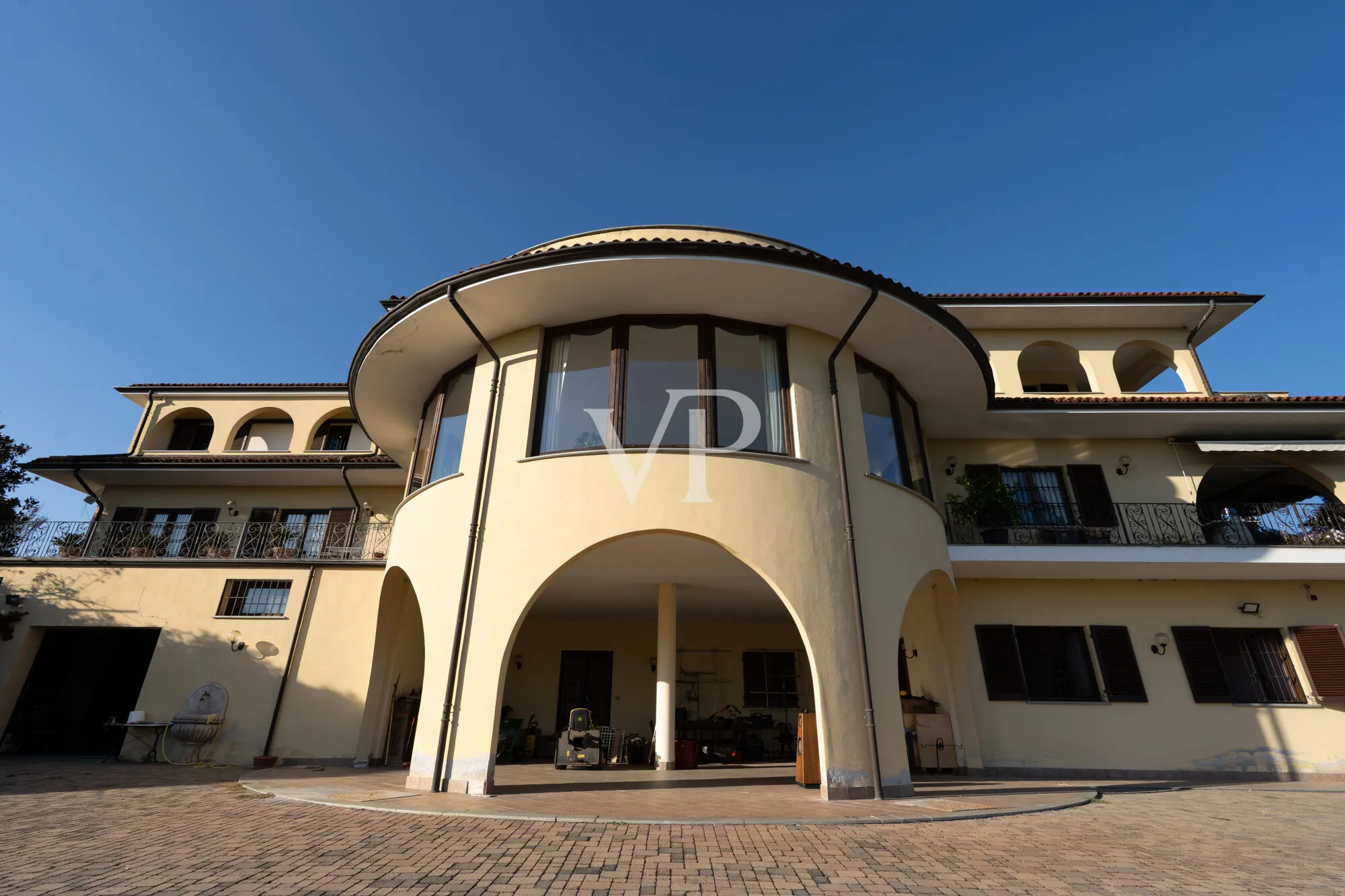 Luxury villa with pool in the hills of Monferrato