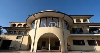 von_poll_real_estate_property_IT252942551_image_335