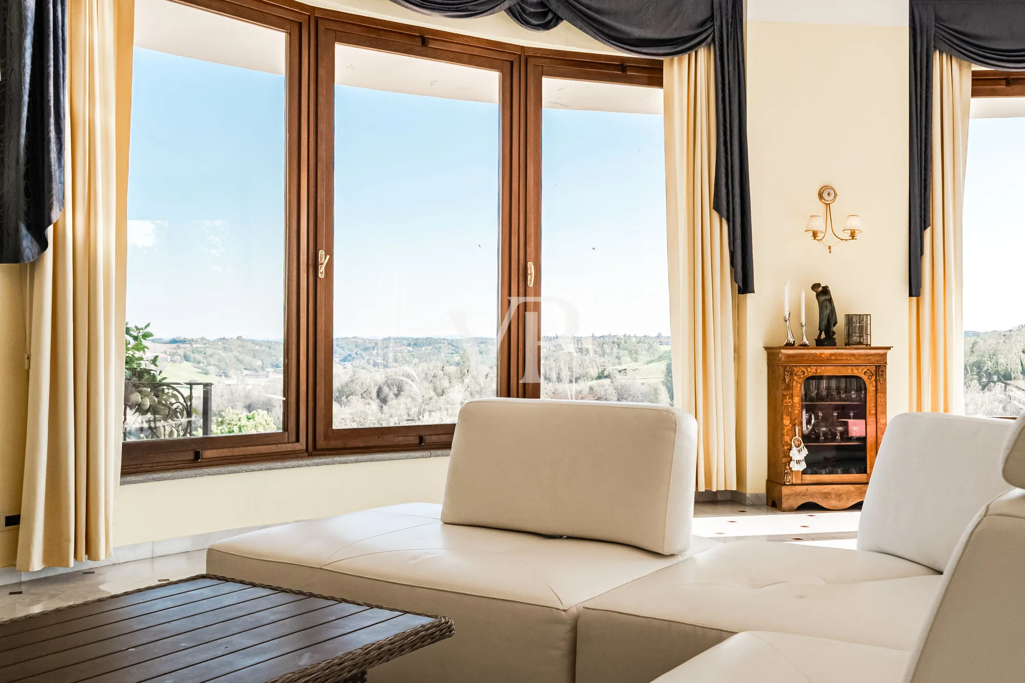 Luxury villa with pool in the hills of Monferrato