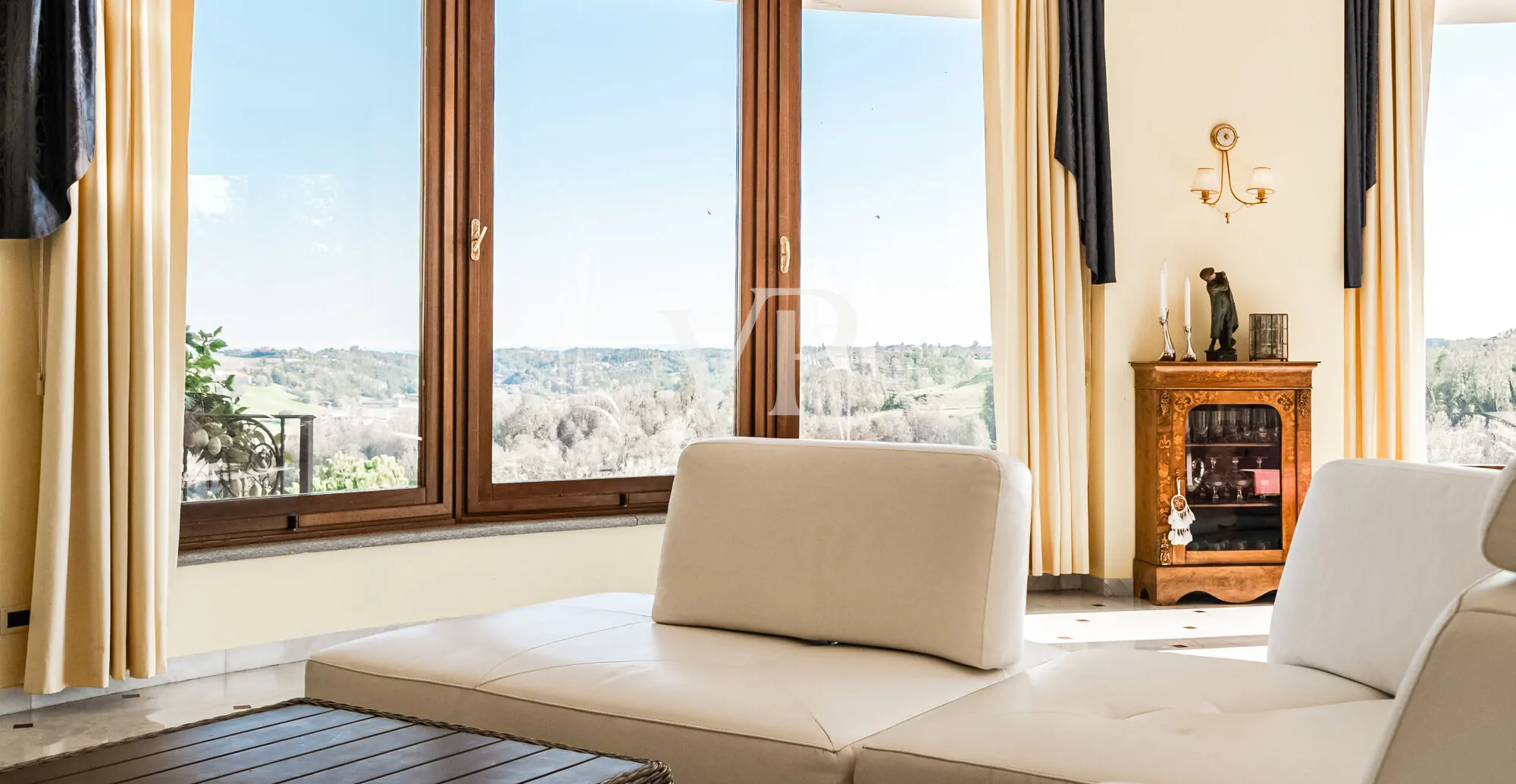 Luxuriöse Villa in den Hügeln des Monferrato