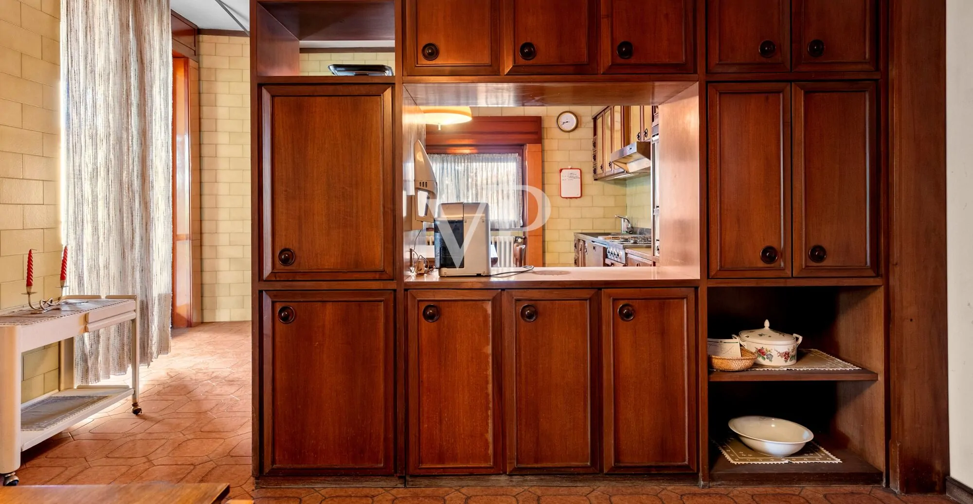 Repräsentative Mehrfamilienhausvilla auf drei Ebenen mit Garten