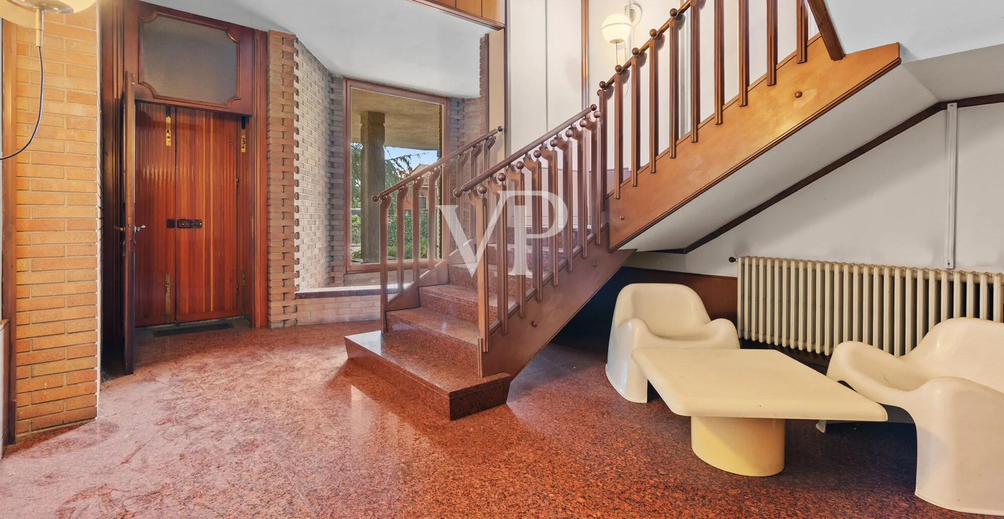 Repräsentative Mehrfamilienhausvilla auf drei Ebenen mit Garten