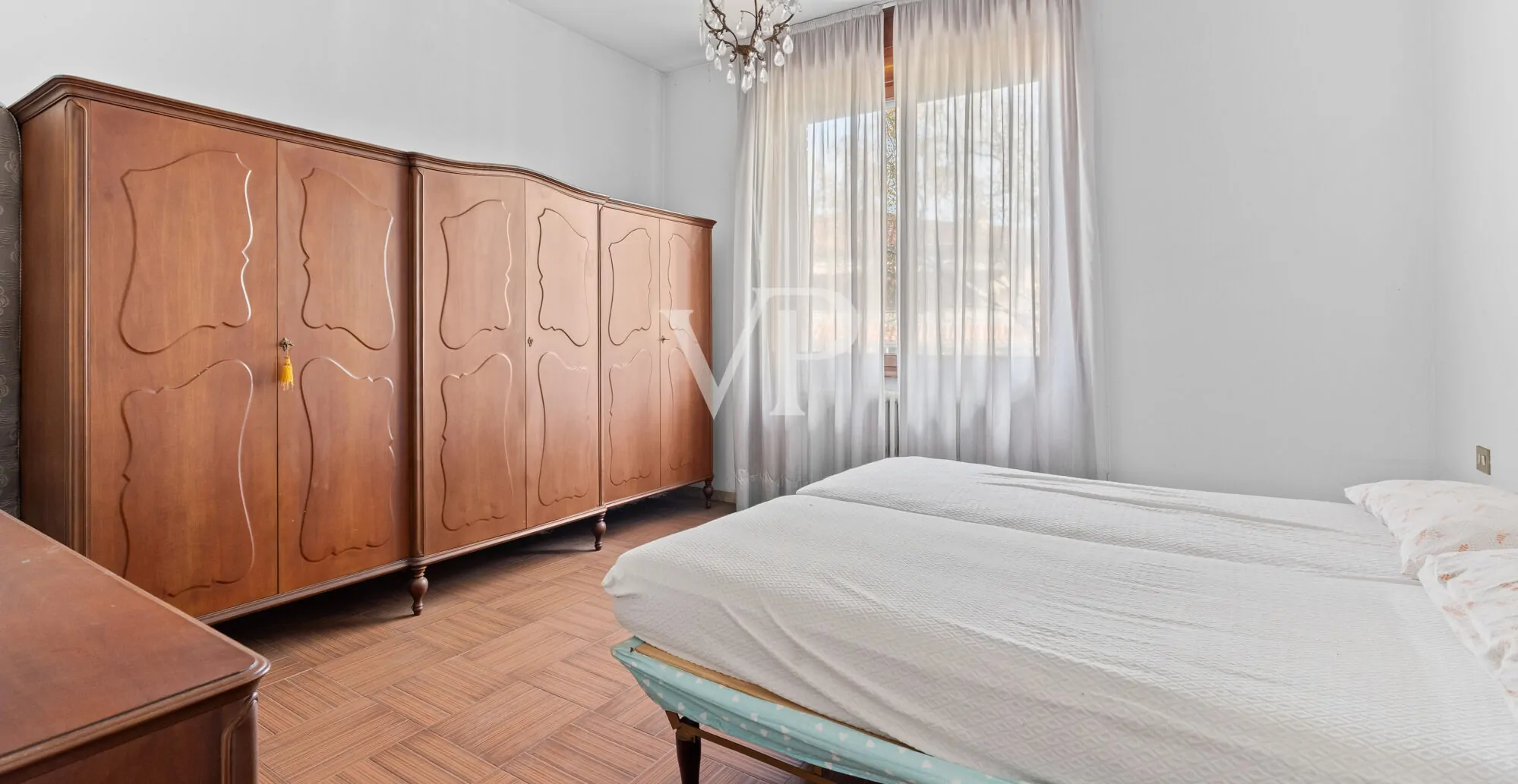 Repräsentative Mehrfamilienhausvilla auf drei Ebenen mit Garten