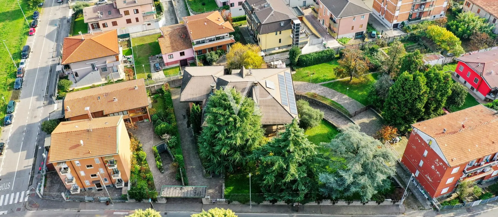 Repräsentative Mehrfamilienhausvilla auf drei Ebenen mit Garten