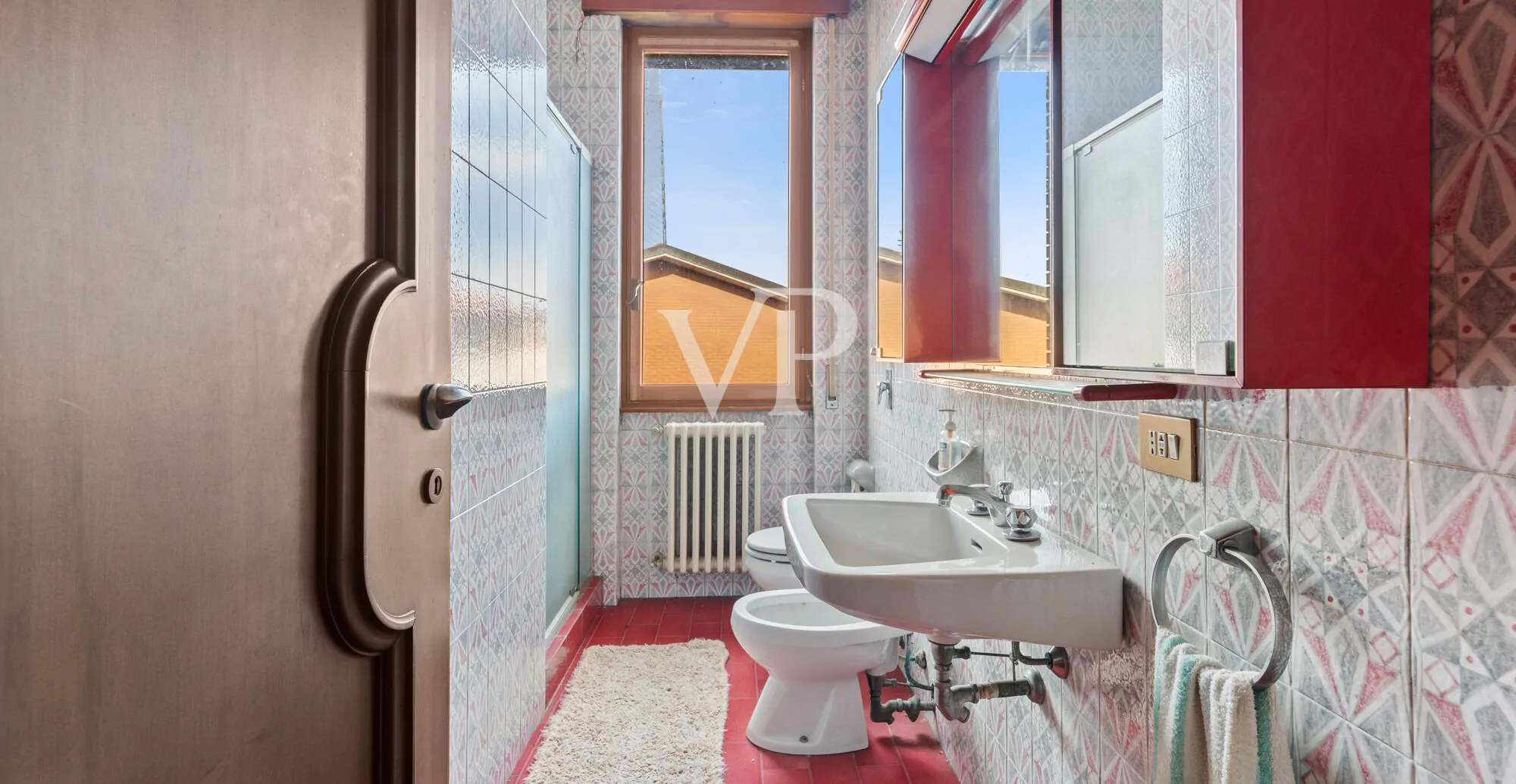 Repräsentative Mehrfamilienhausvilla auf drei Ebenen mit Garten