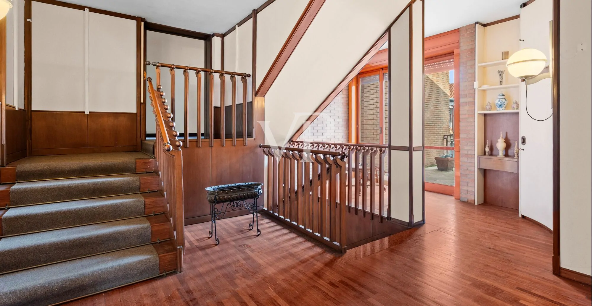 Repräsentative Mehrfamilienhausvilla auf drei Ebenen mit Garten