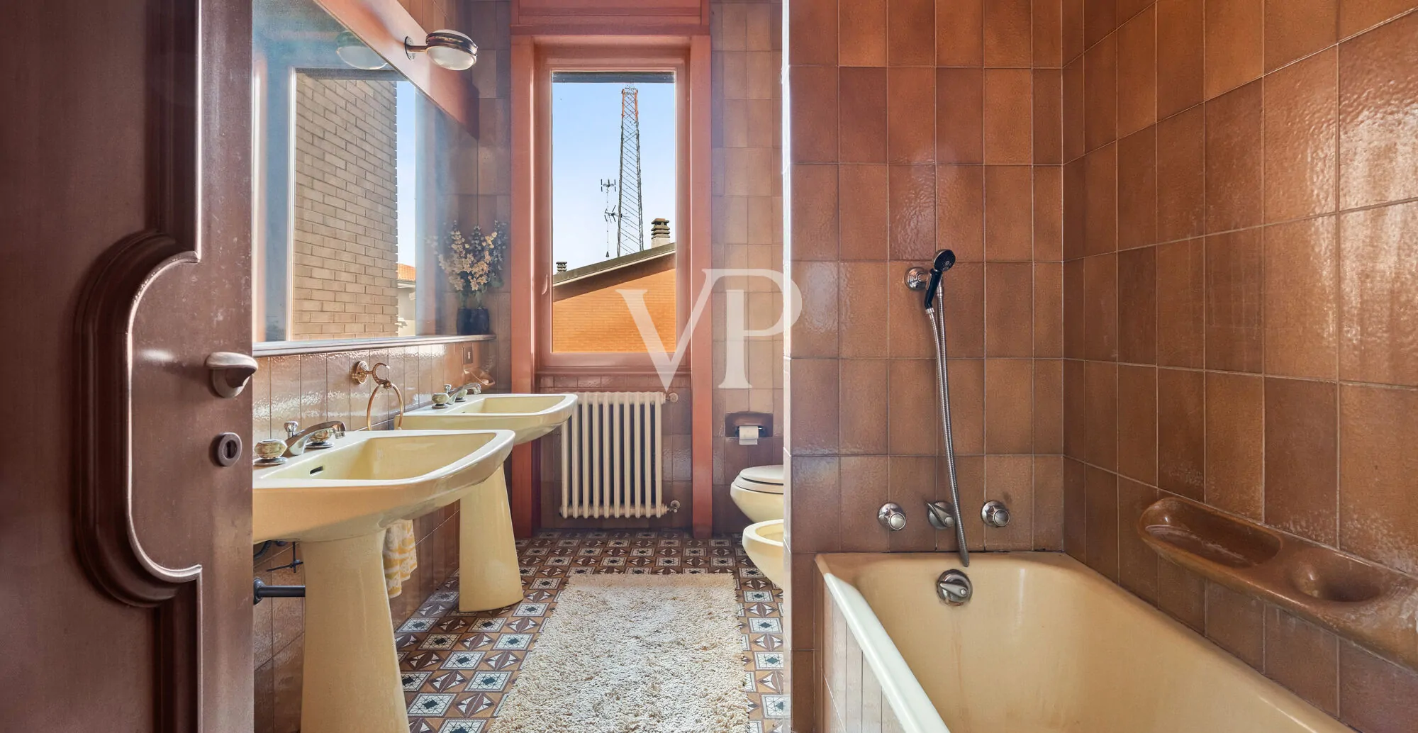 Repräsentative Mehrfamilienhausvilla auf drei Ebenen mit Garten