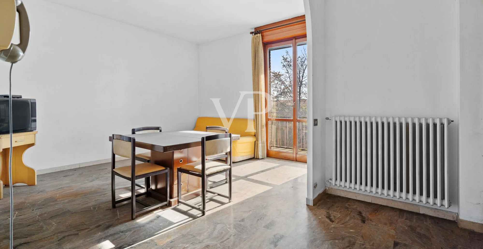 Repräsentative Mehrfamilienhausvilla auf drei Ebenen mit Garten