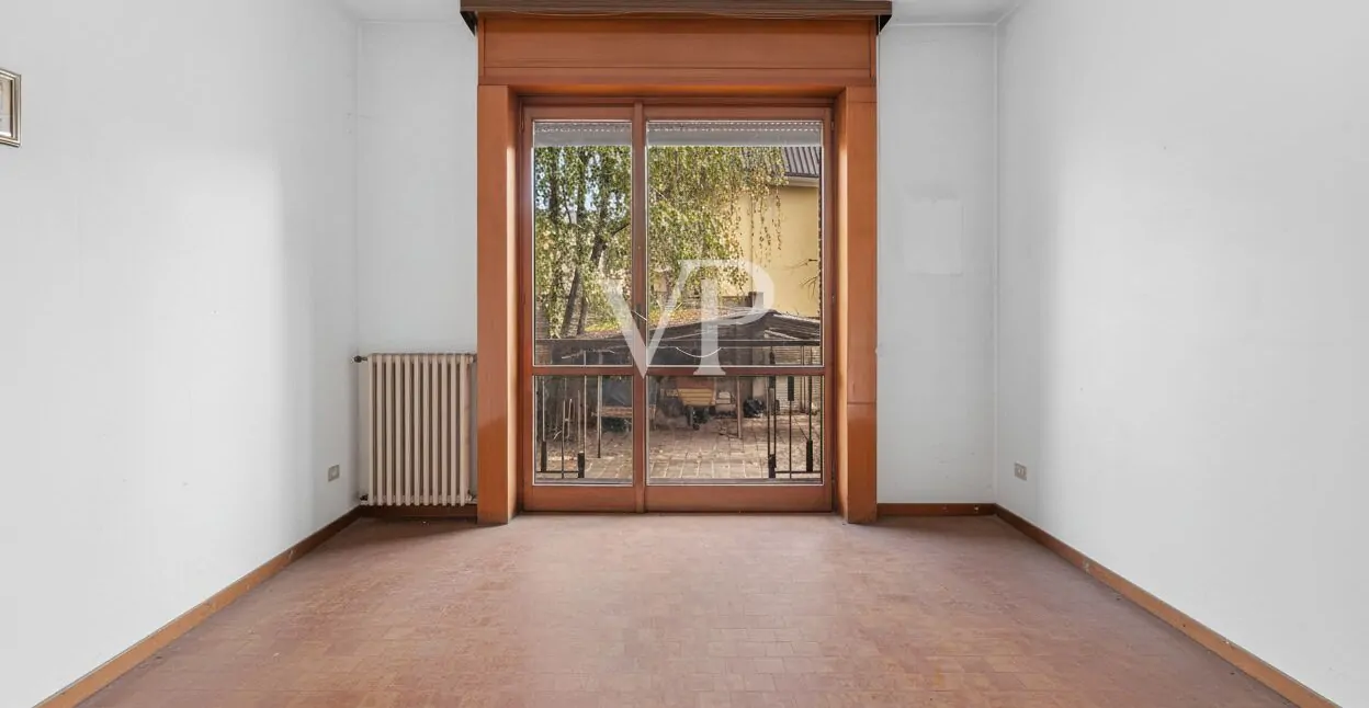 Repräsentative Mehrfamilienhausvilla auf drei Ebenen mit Garten