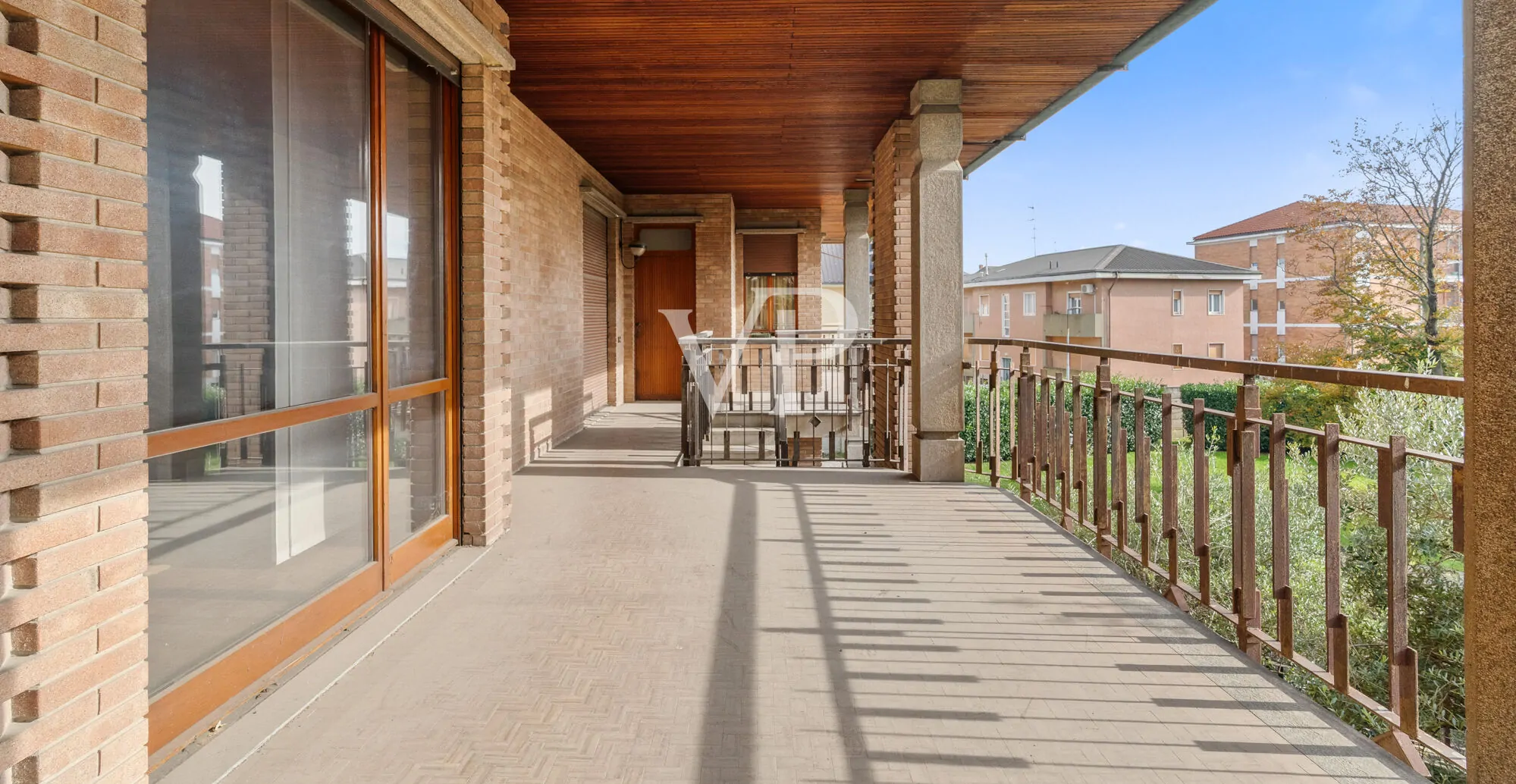 Repräsentative Mehrfamilienhausvilla auf drei Ebenen mit Garten