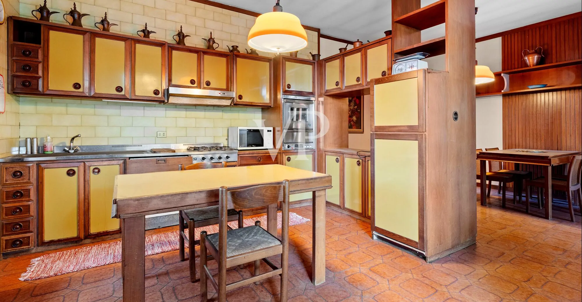 Repräsentative Mehrfamilienhausvilla auf drei Ebenen mit Garten