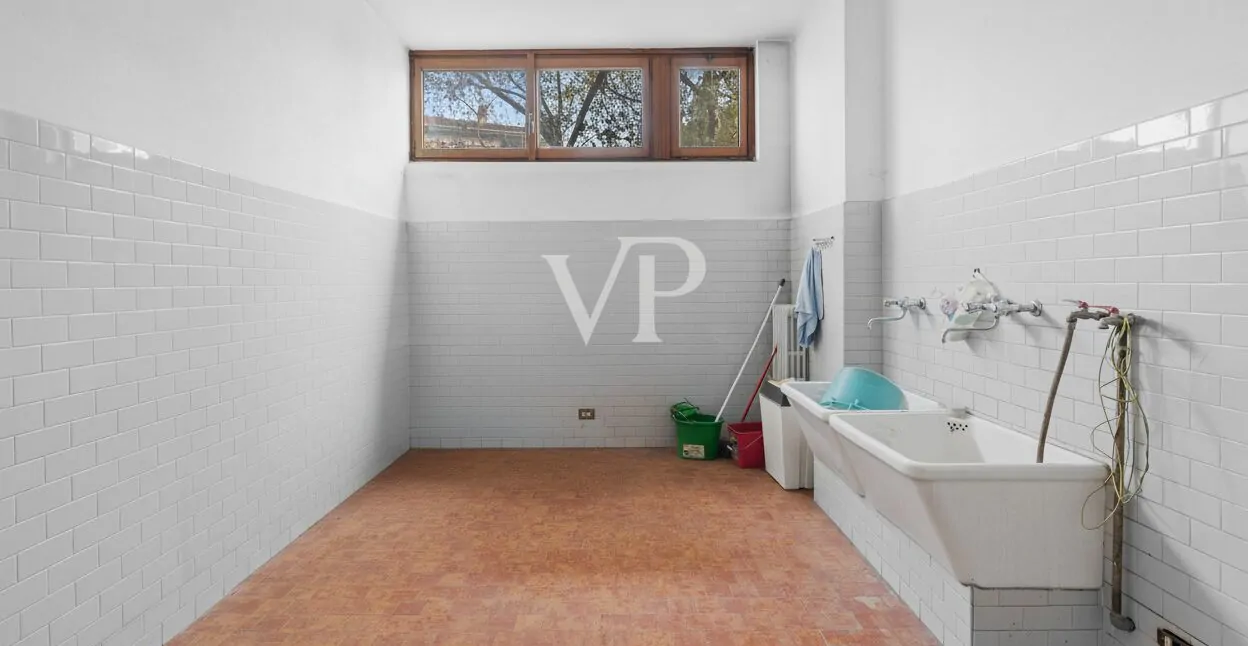 Repräsentative Mehrfamilienhausvilla auf drei Ebenen mit Garten