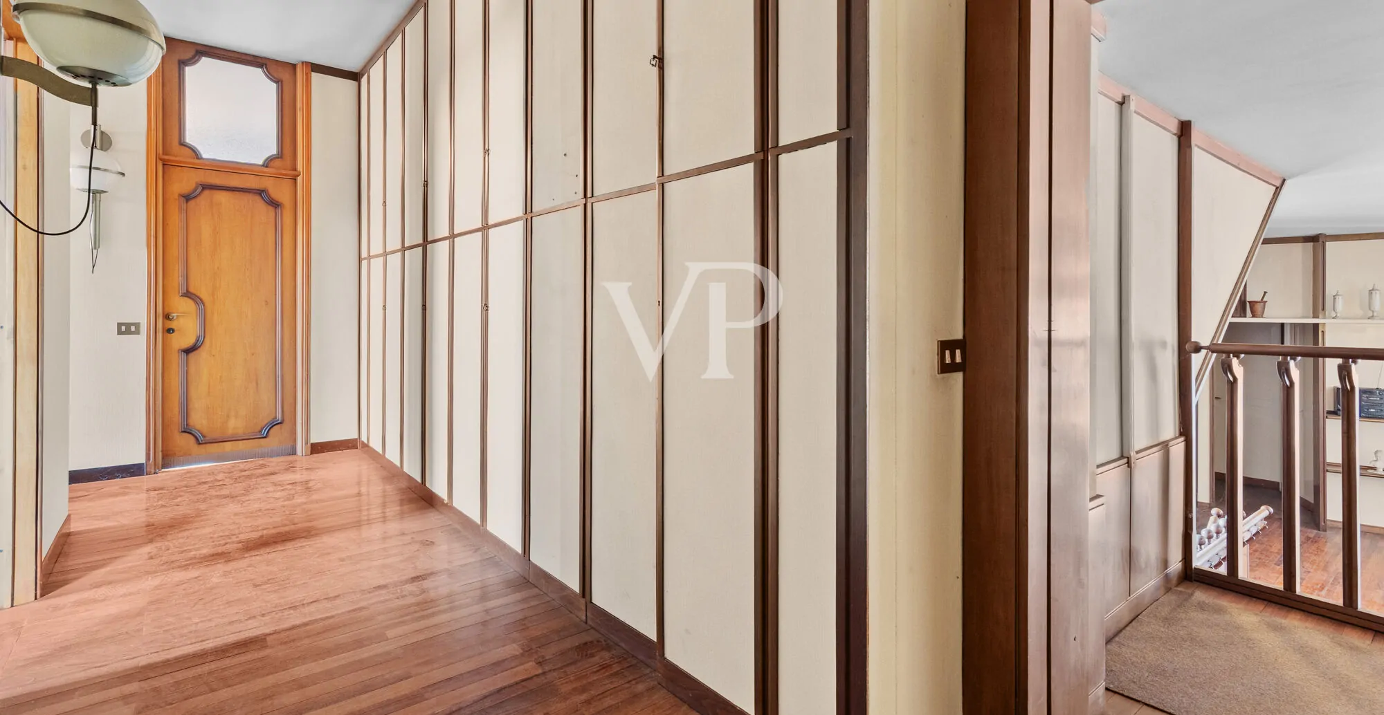 Repräsentative Mehrfamilienhausvilla auf drei Ebenen mit Garten