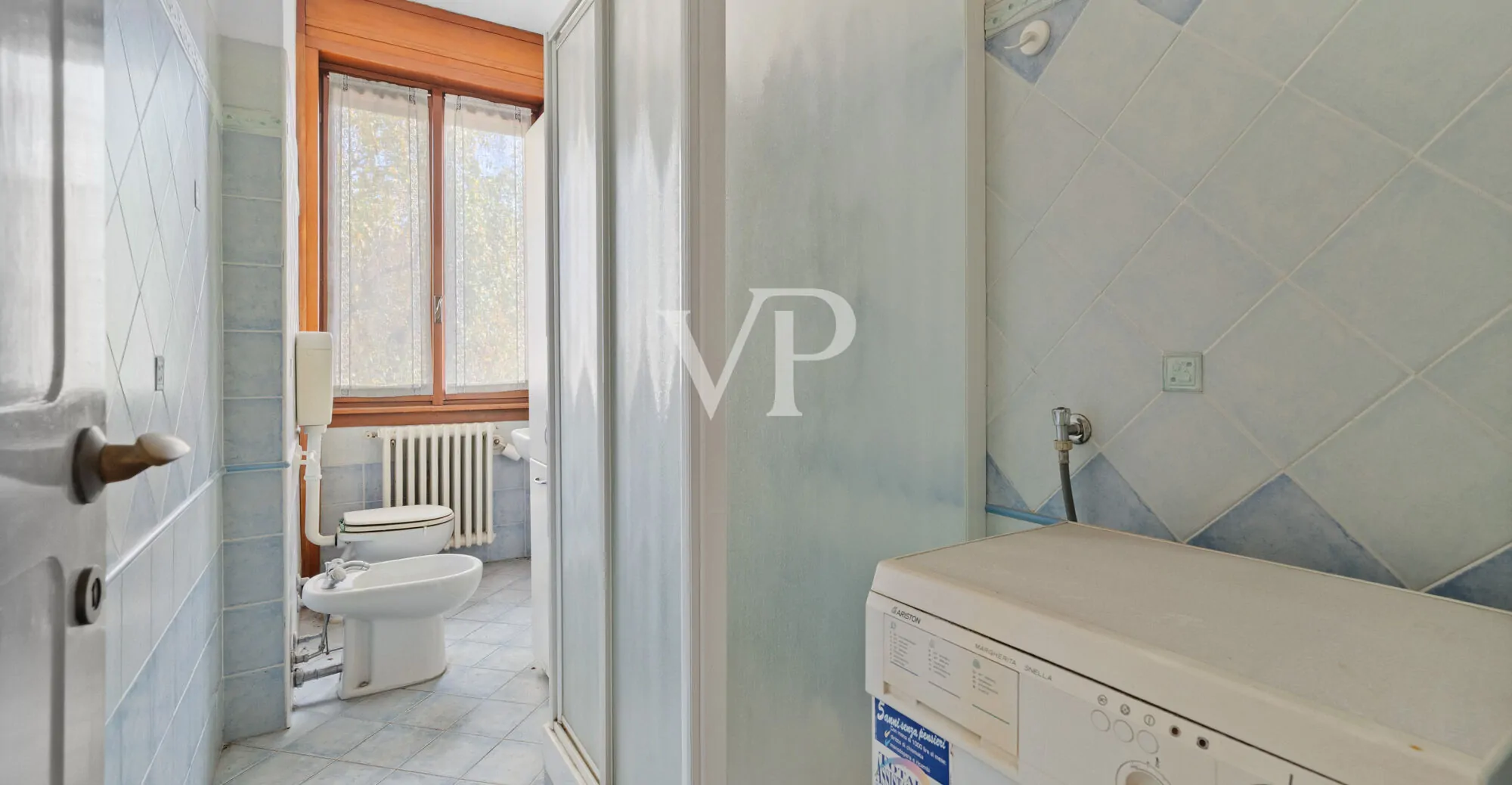 Repräsentative Mehrfamilienhausvilla auf drei Ebenen mit Garten