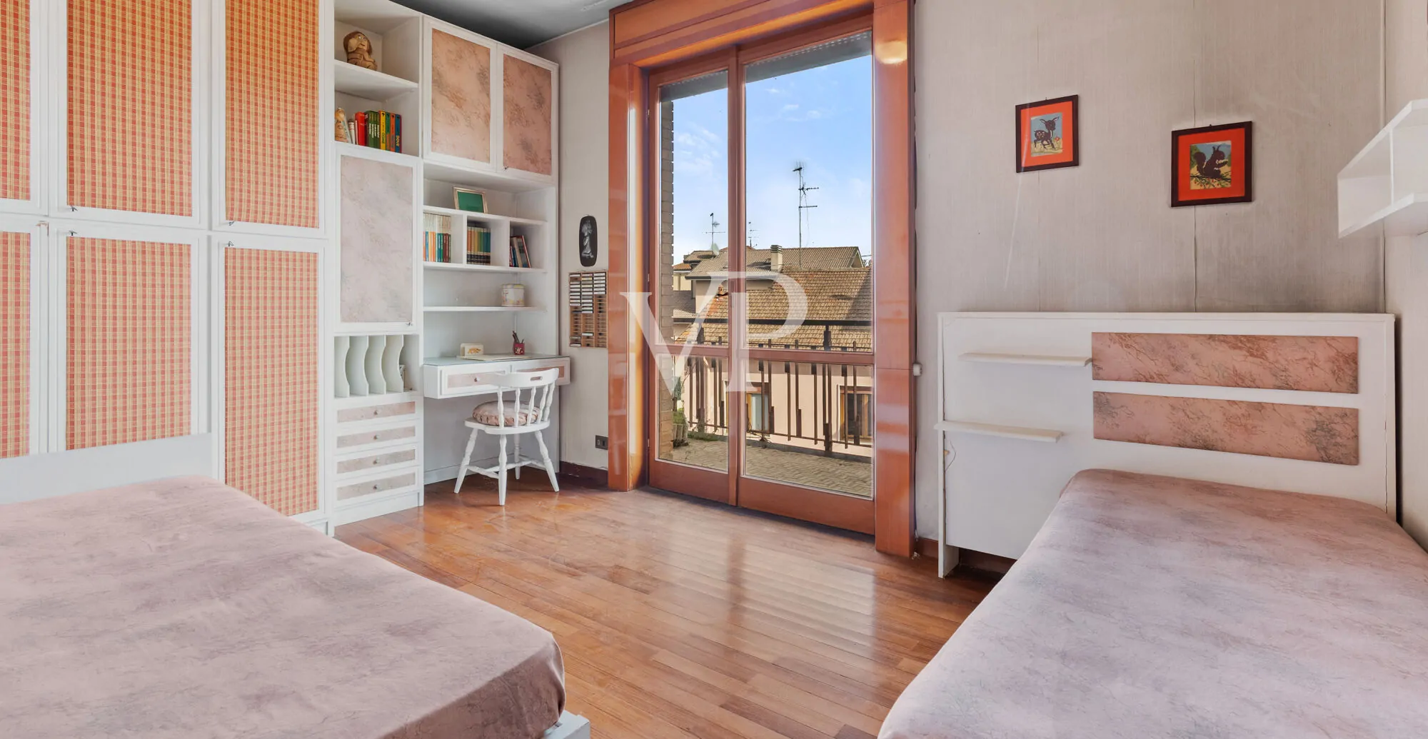 Repräsentative Mehrfamilienhausvilla auf drei Ebenen mit Garten