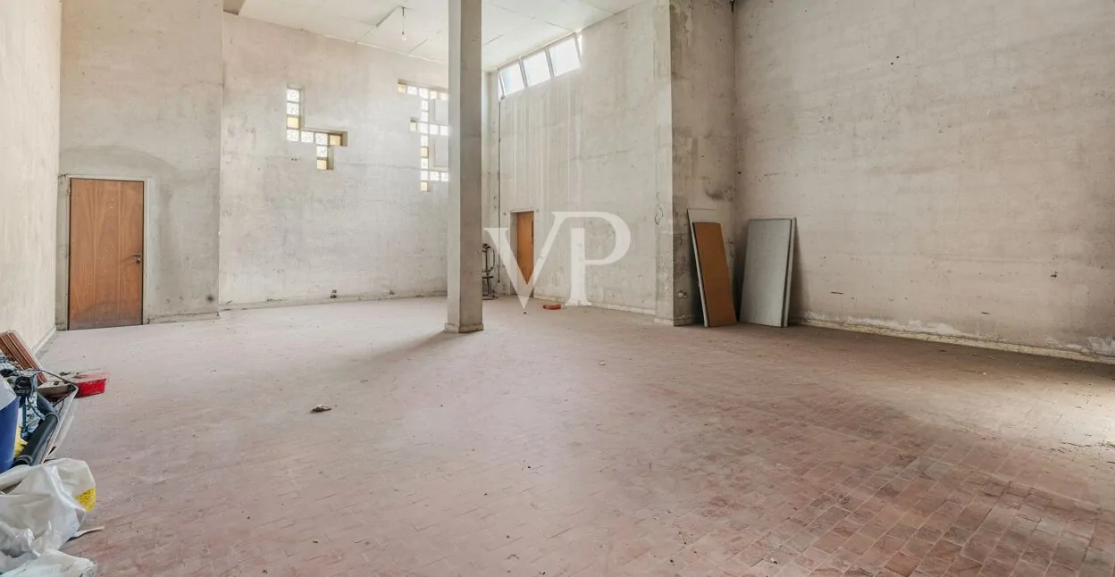 Repräsentative Mehrfamilienhausvilla auf drei Ebenen mit Garten