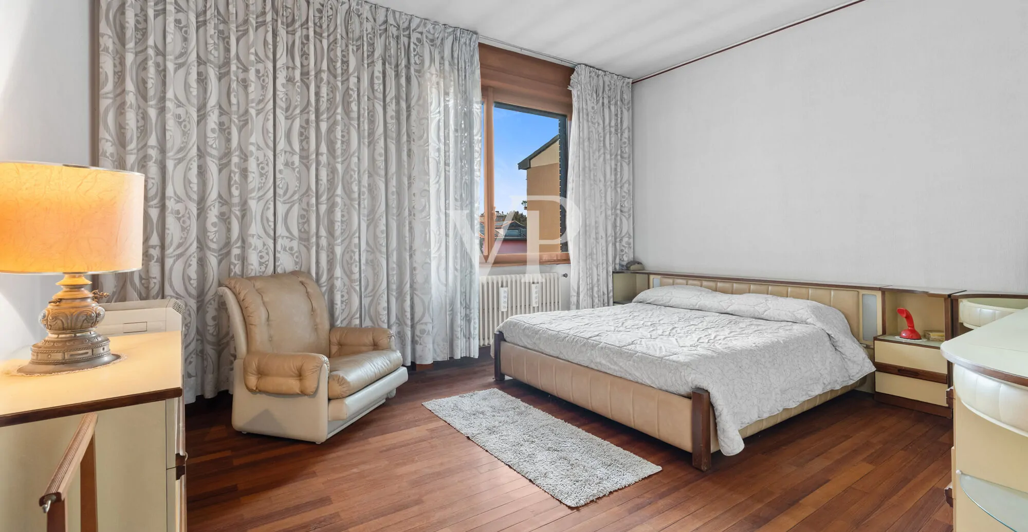 Repräsentative Mehrfamilienhausvilla auf drei Ebenen mit Garten