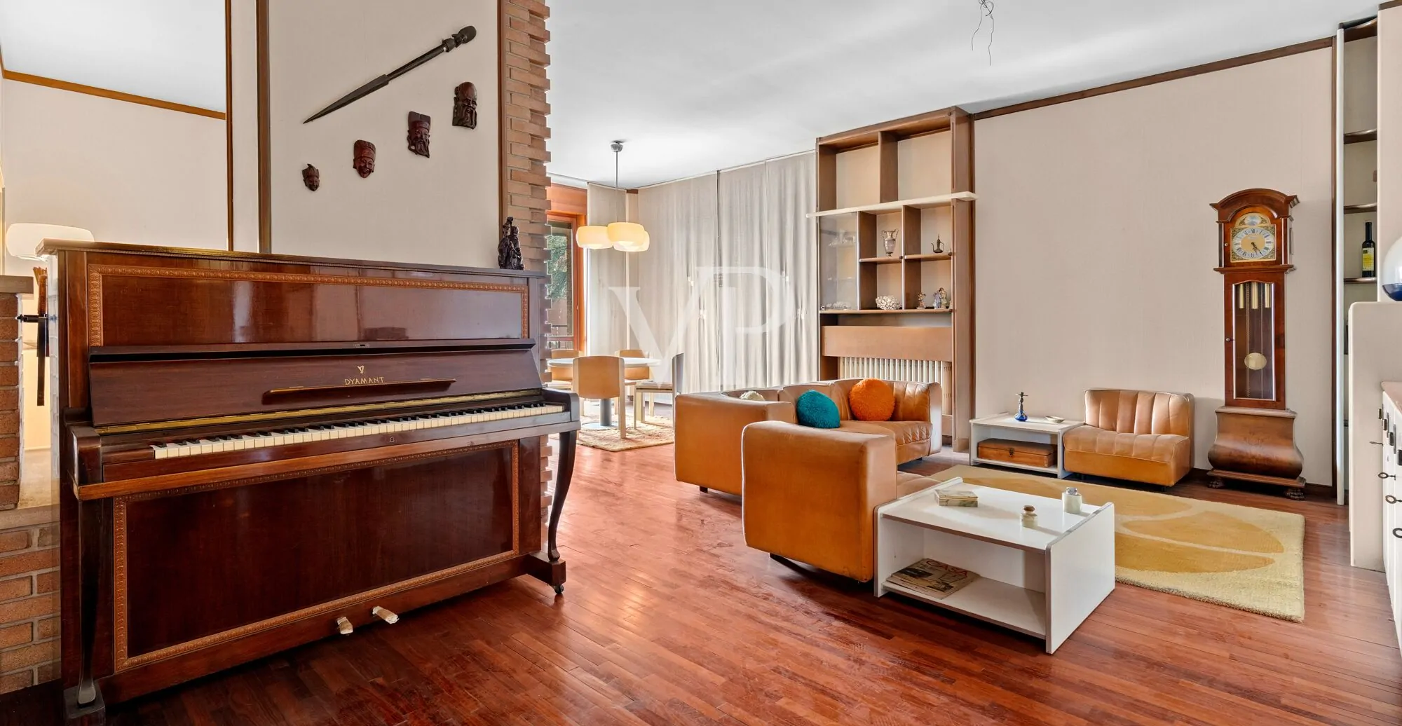 Repräsentative Mehrfamilienhausvilla auf drei Ebenen mit Garten