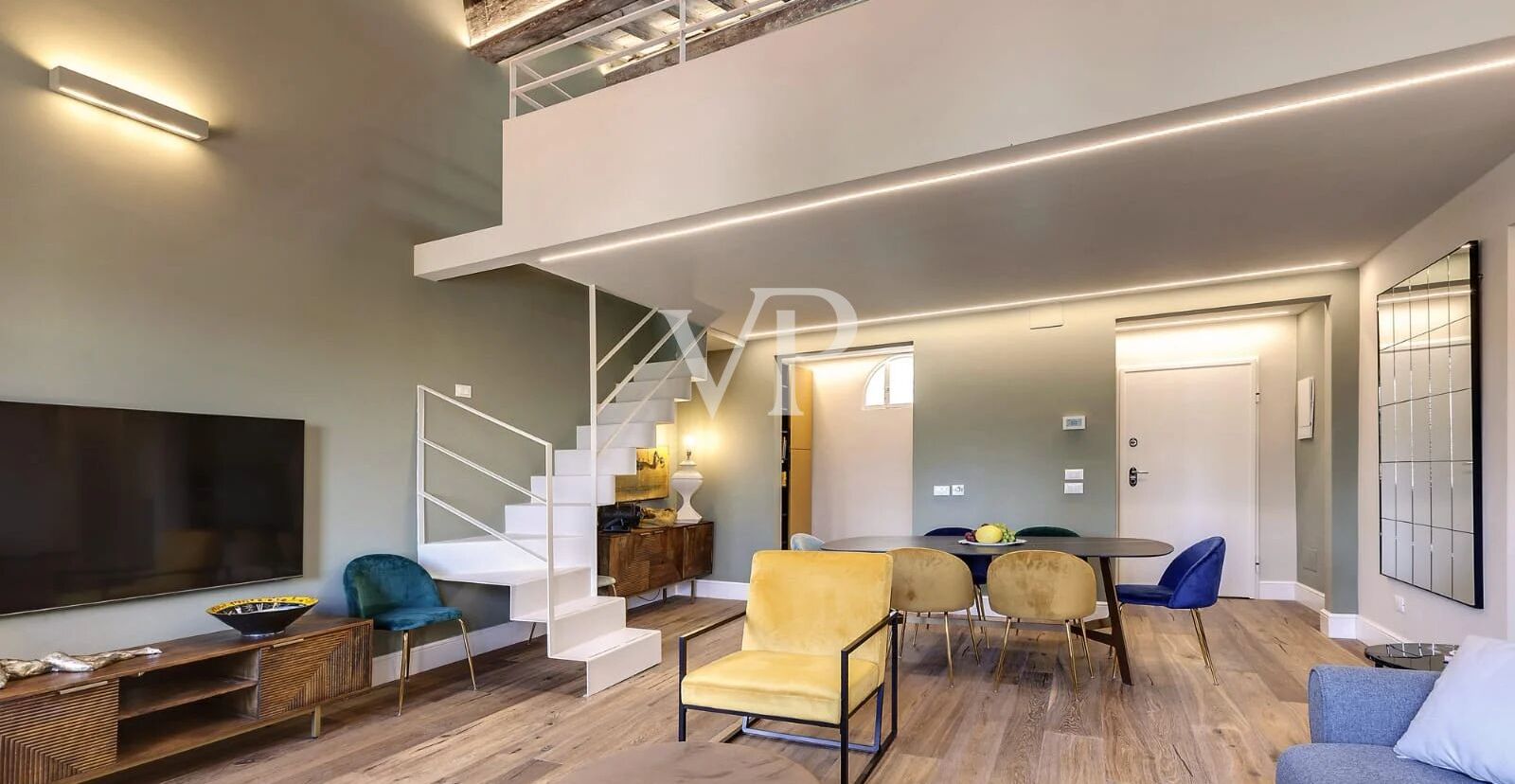Renoviertes Penthouse im Stadtteil Oltrarno, Florenz