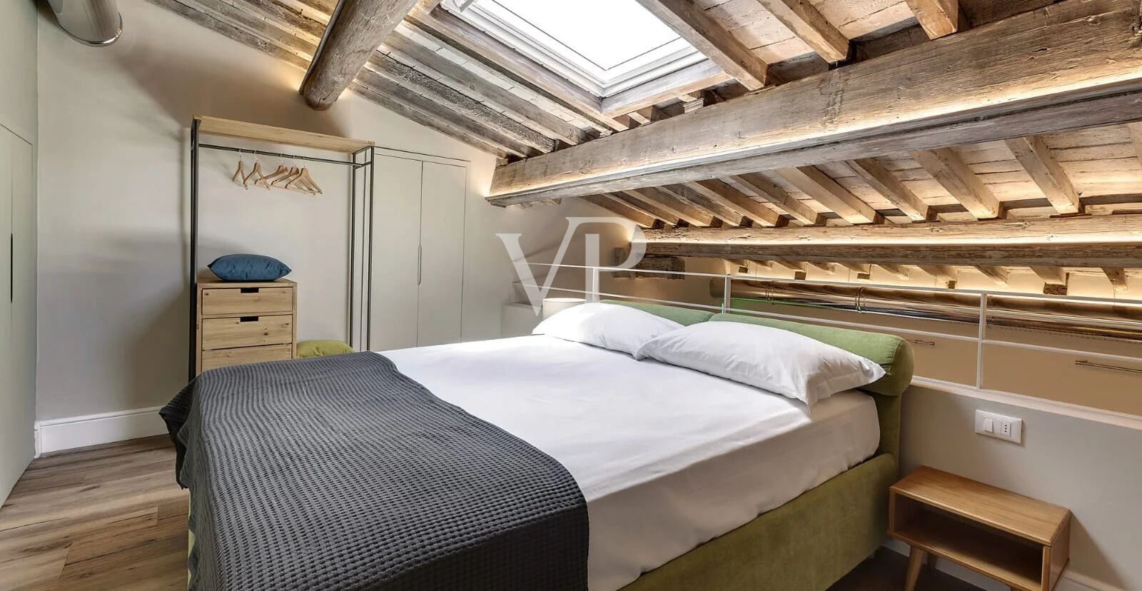 Renoviertes Penthouse im Stadtteil Oltrarno, Florenz