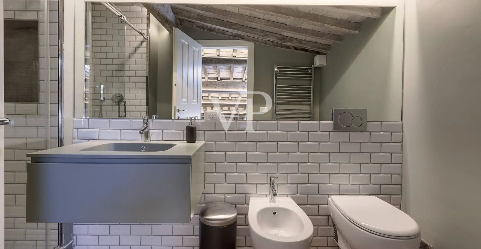 Renoviertes Penthouse im Stadtteil Oltrarno, Florenz
