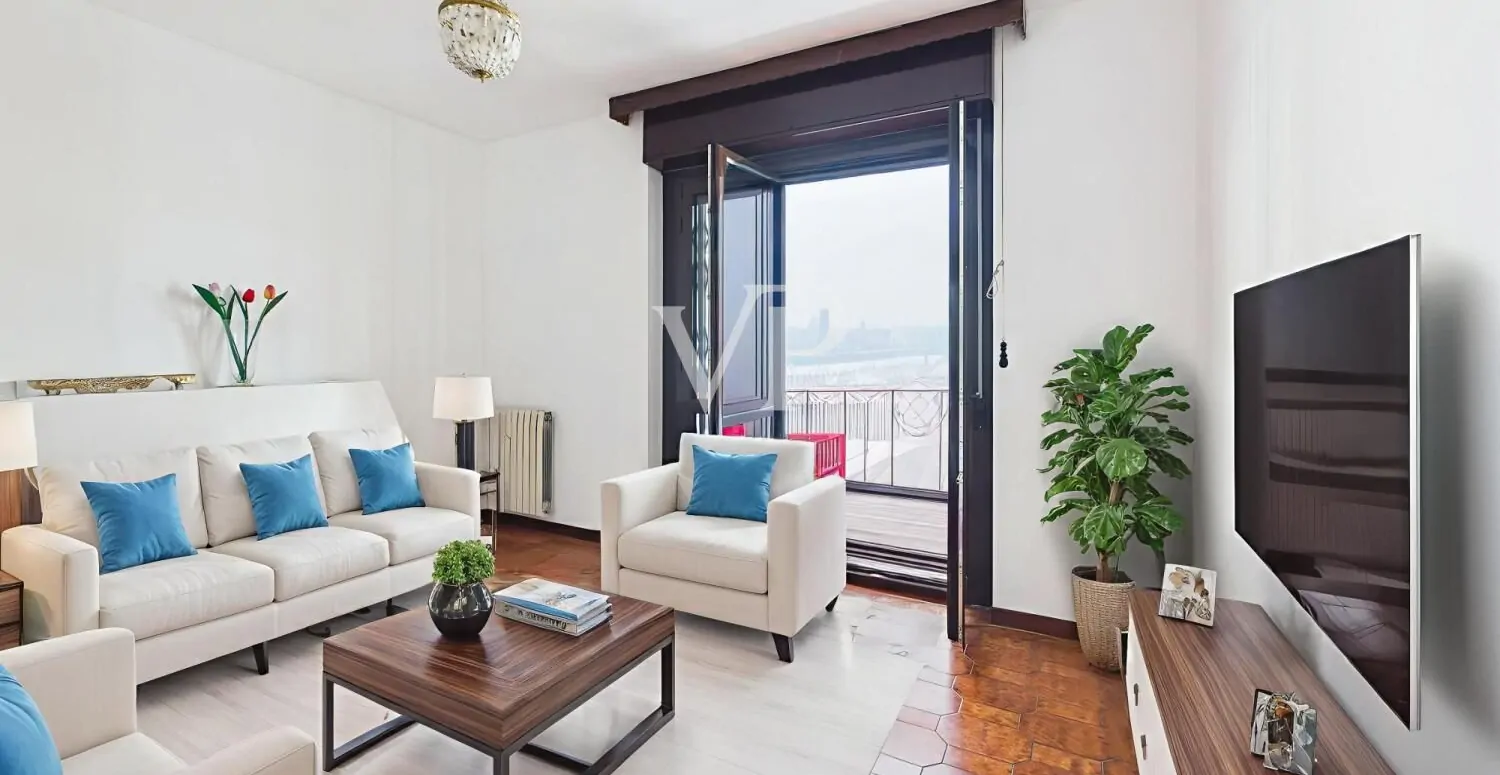 Prestigioso apartamento de tres habitaciones con tres balcones, garaje y sótano en la zona de Romolo