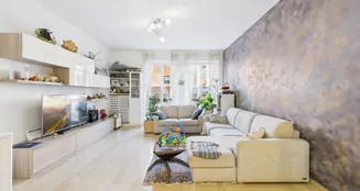 von_poll_real_estate_property_IT252942560_image_1