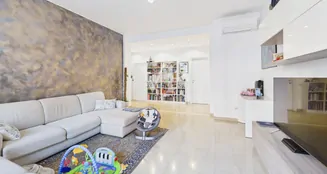 von_poll_real_estate_property_IT252942560_image_5