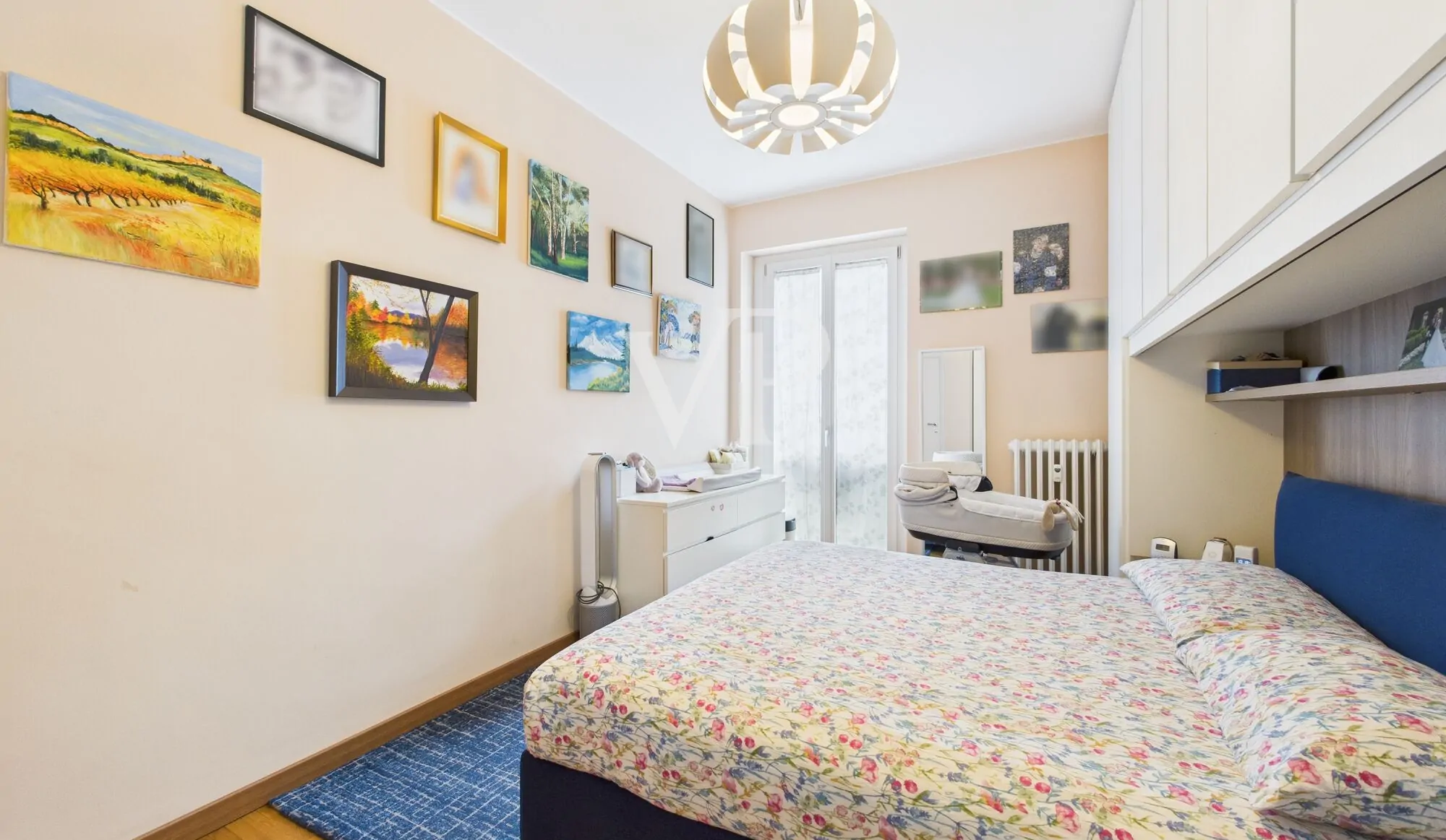 Three-room apartment plus services renovated basement and parking space