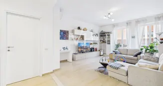 von_poll_real_estate_property_IT252942560_image_2