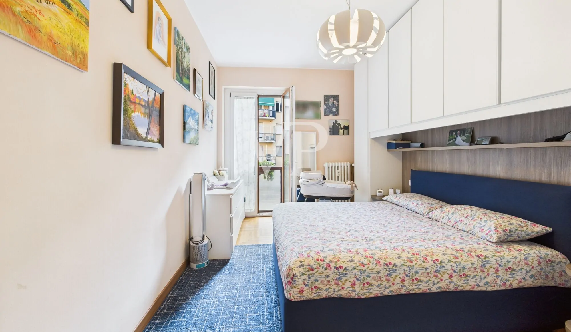 Three-room apartment plus services renovated basement and parking space