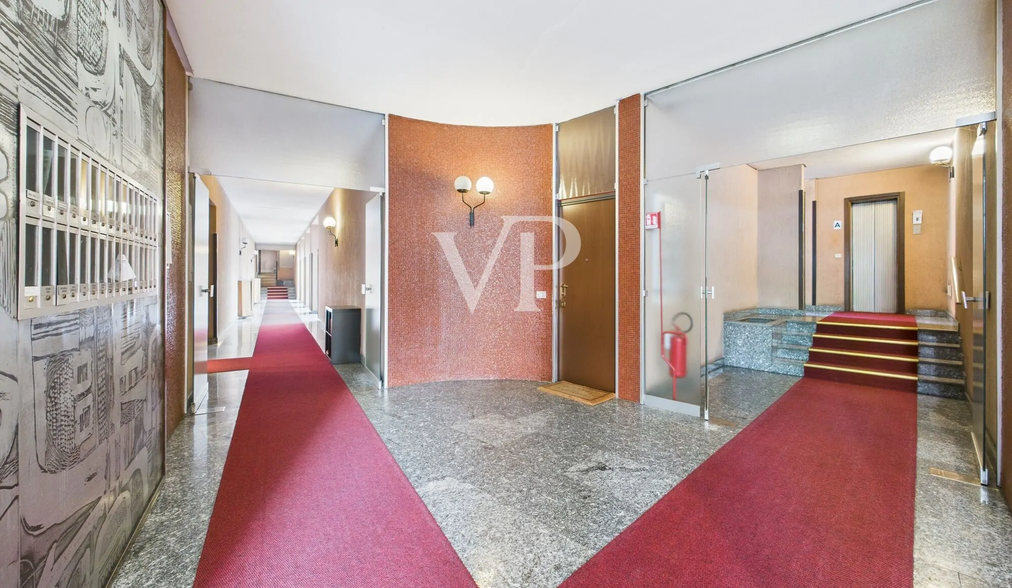 Three-room apartment plus services renovated basement and parking space