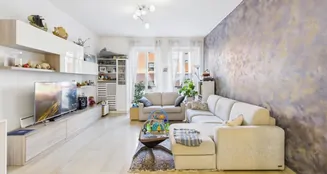 von_poll_real_estate_property_IT252942560_image_0