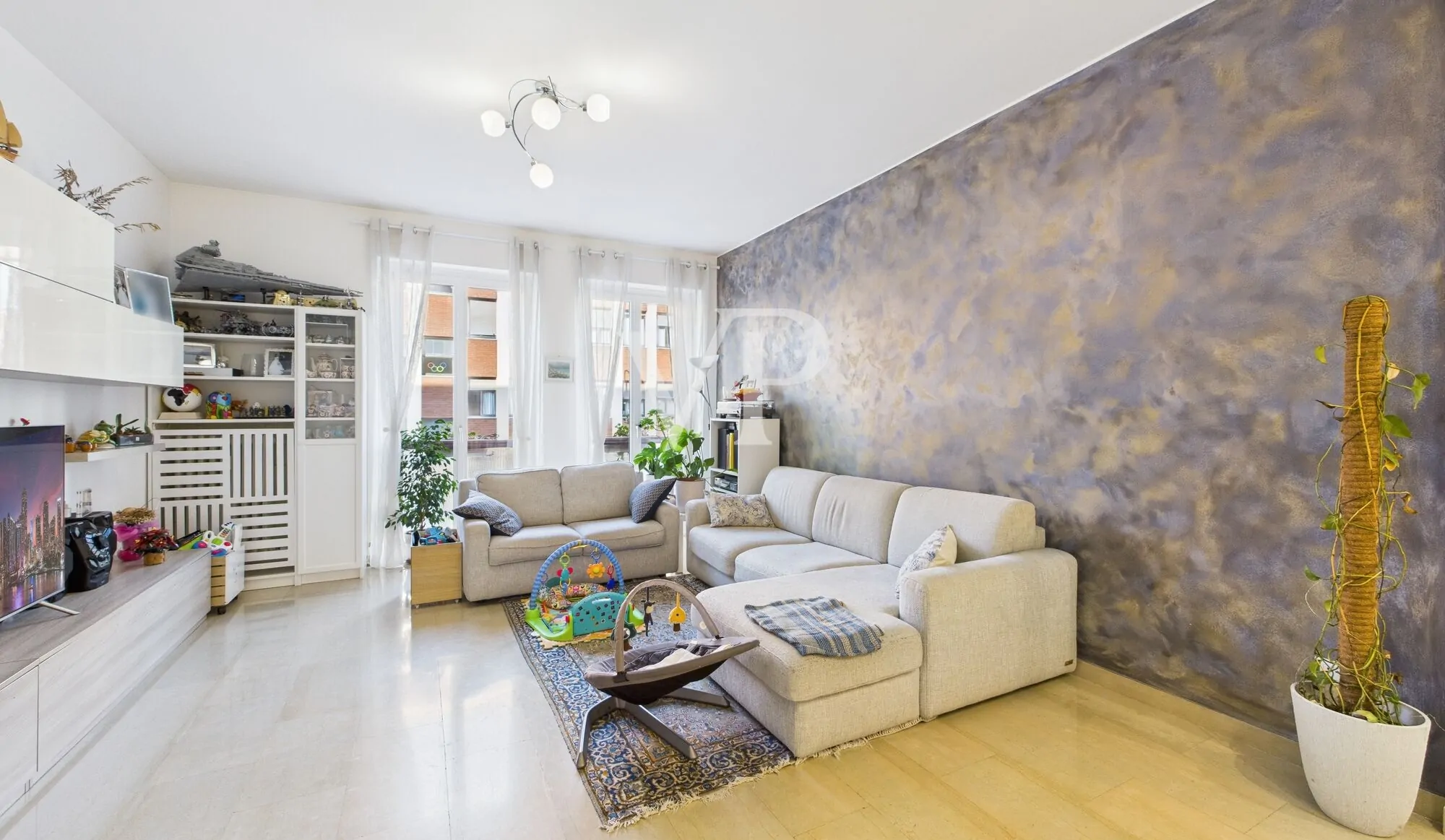 Three-room apartment plus services renovated basement and parking space