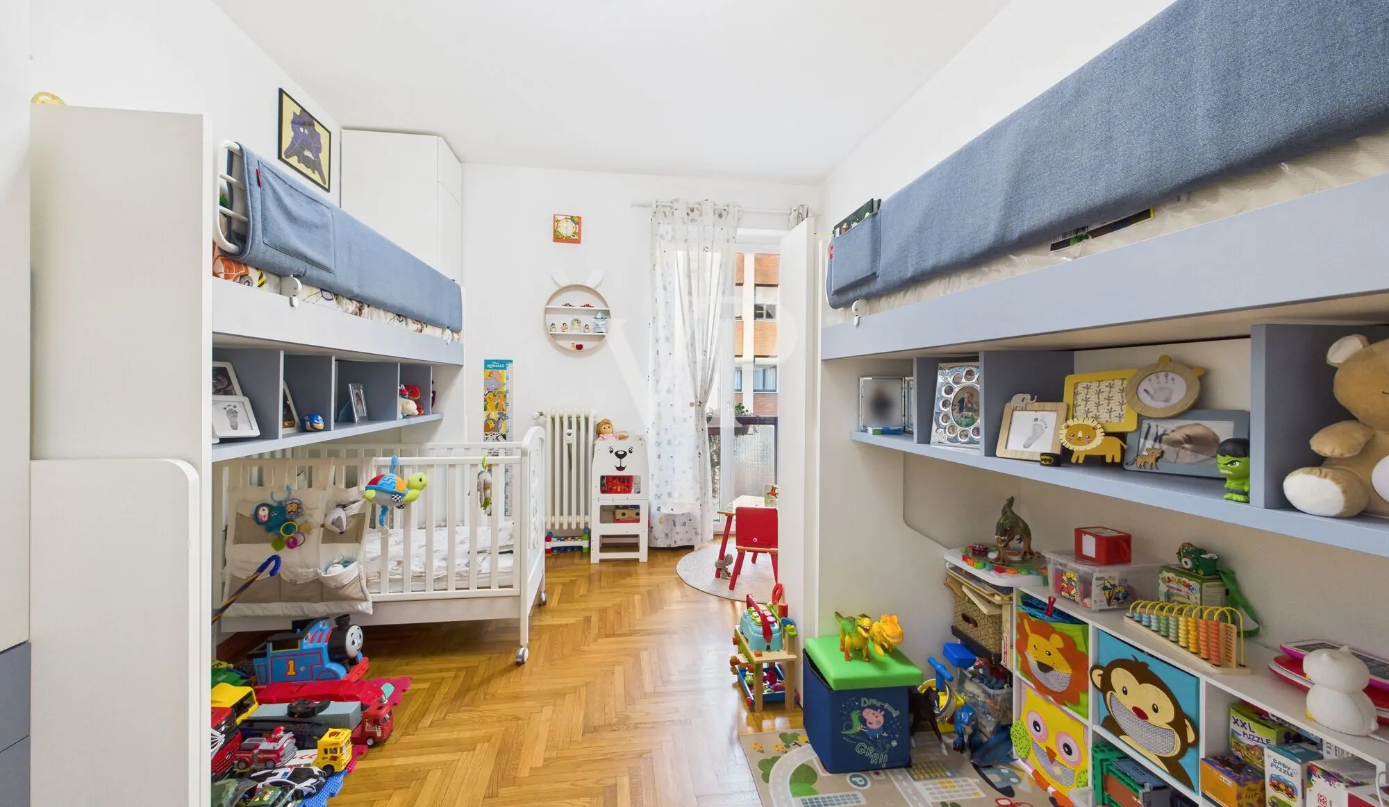 Three-room apartment plus services renovated basement and parking space