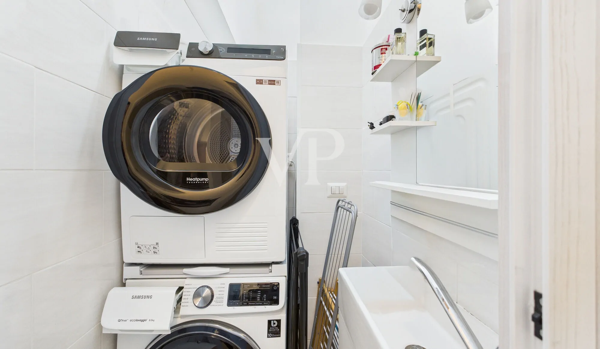 Three-room apartment plus services renovated basement and parking space