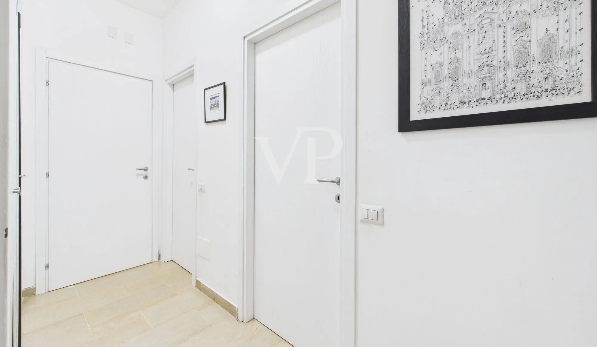 Three-room apartment plus services renovated basement and parking space