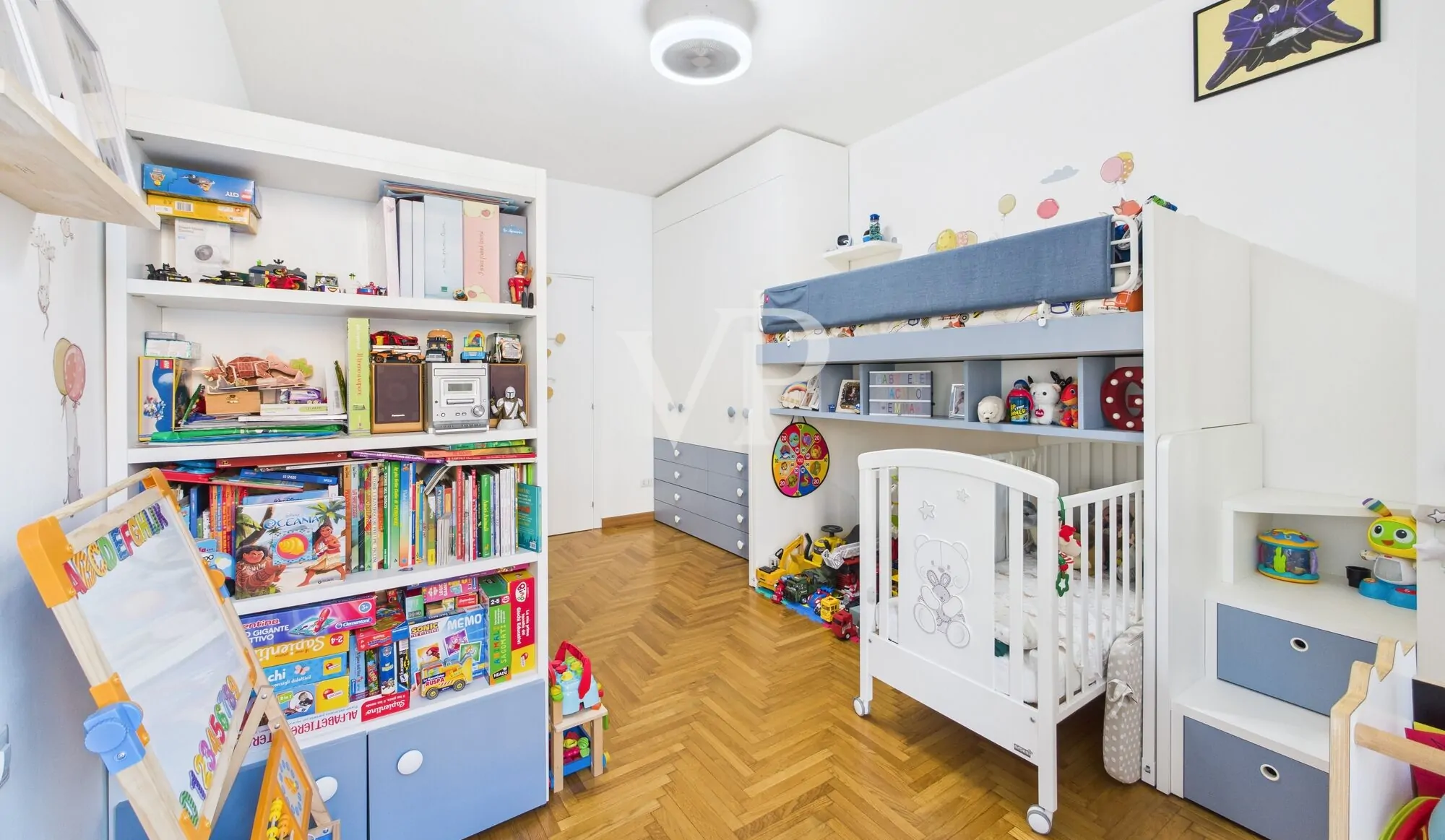 Three-room apartment plus services renovated basement and parking space