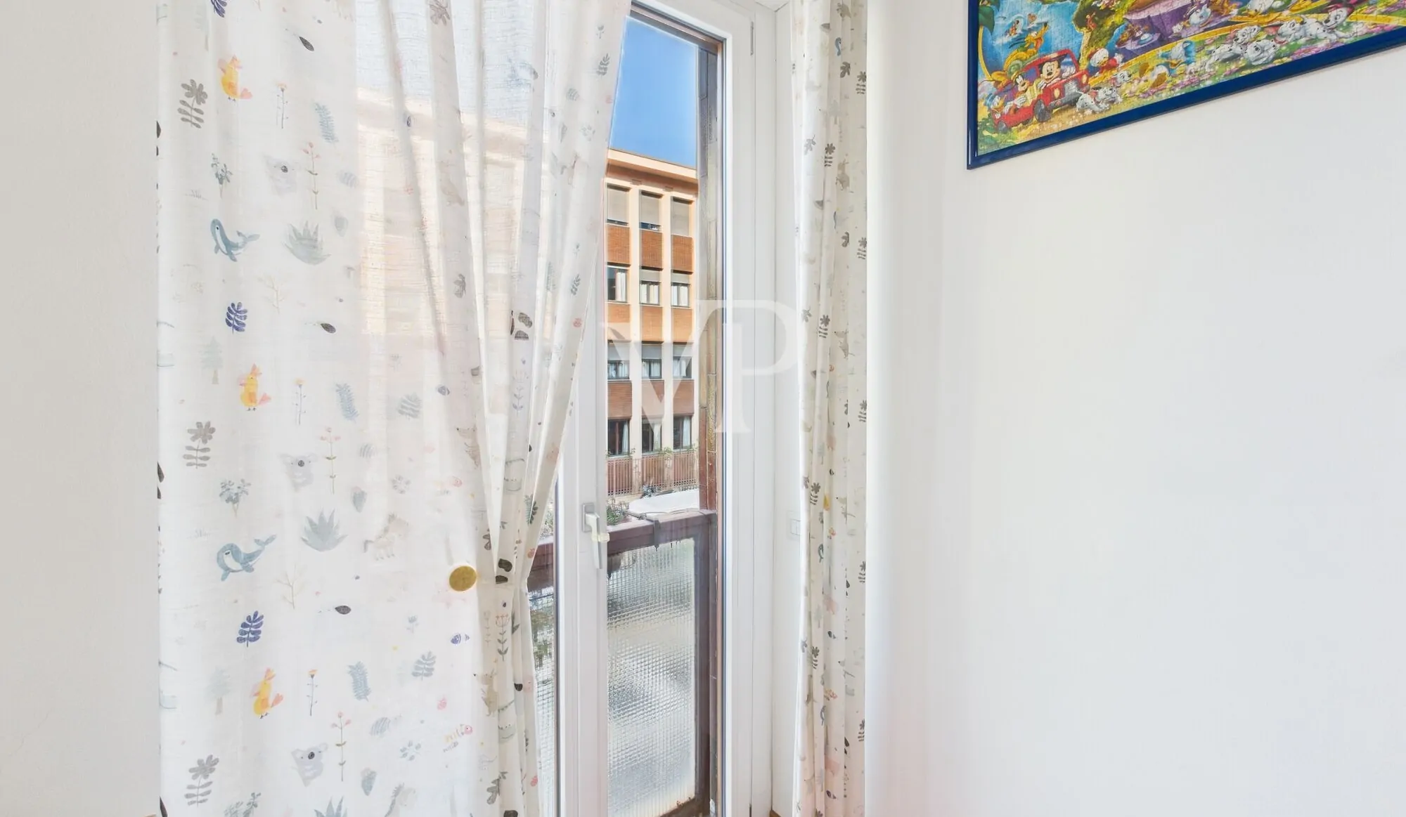 Three-room apartment plus services renovated basement and parking space