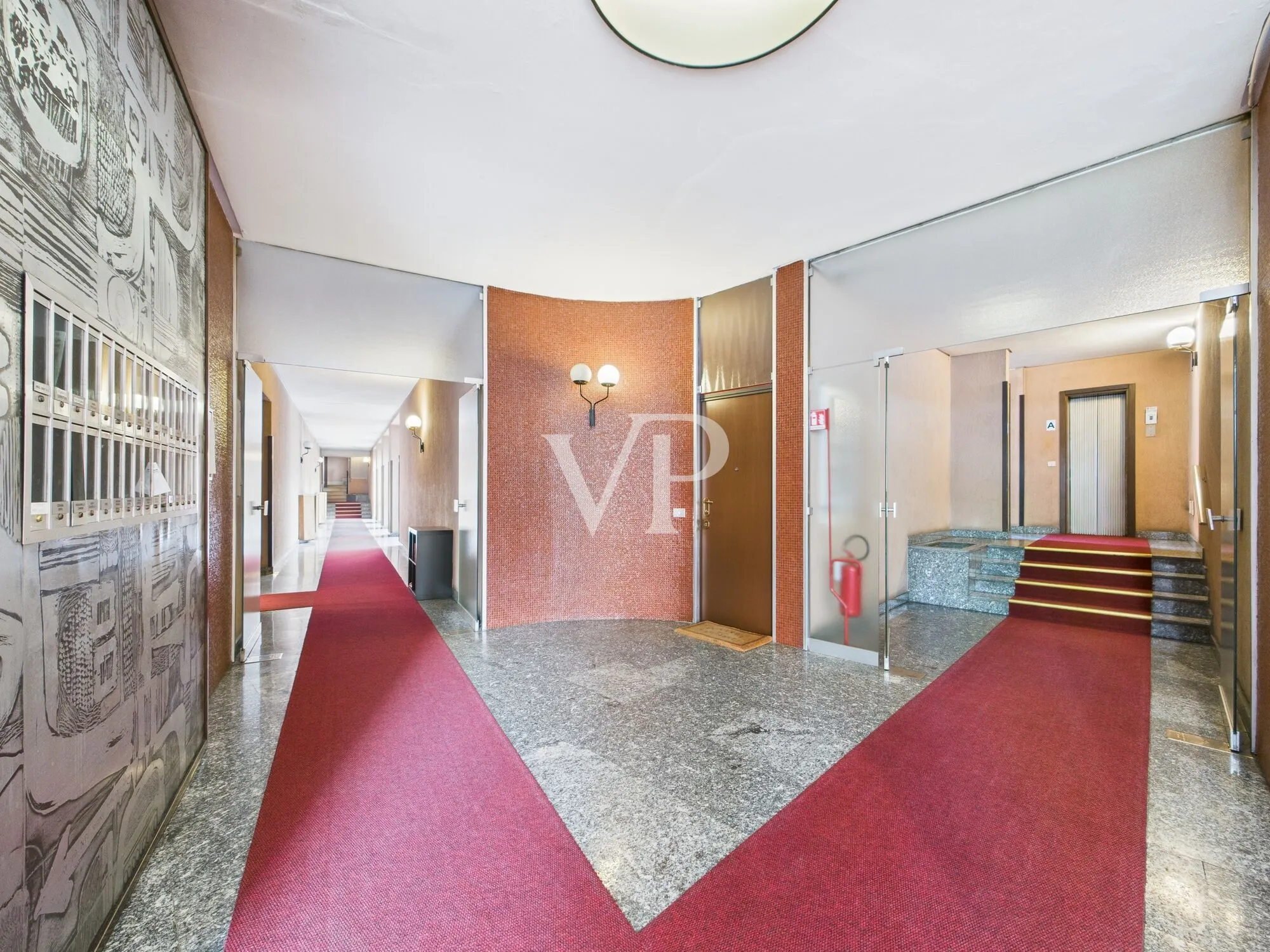 Drei-Zimmer-Wohnung plus Dienstleistungen, renovierter Keller und Parkplatz