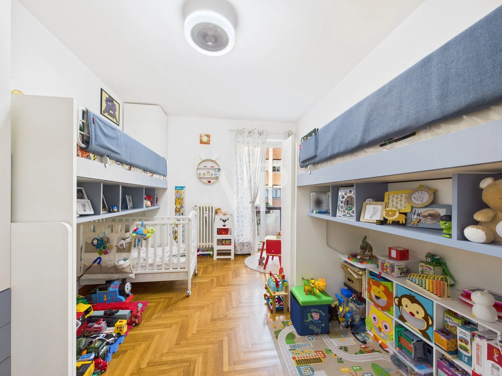 Drei-Zimmer-Wohnung plus Dienstleistungen, renovierter Keller und Parkplatz