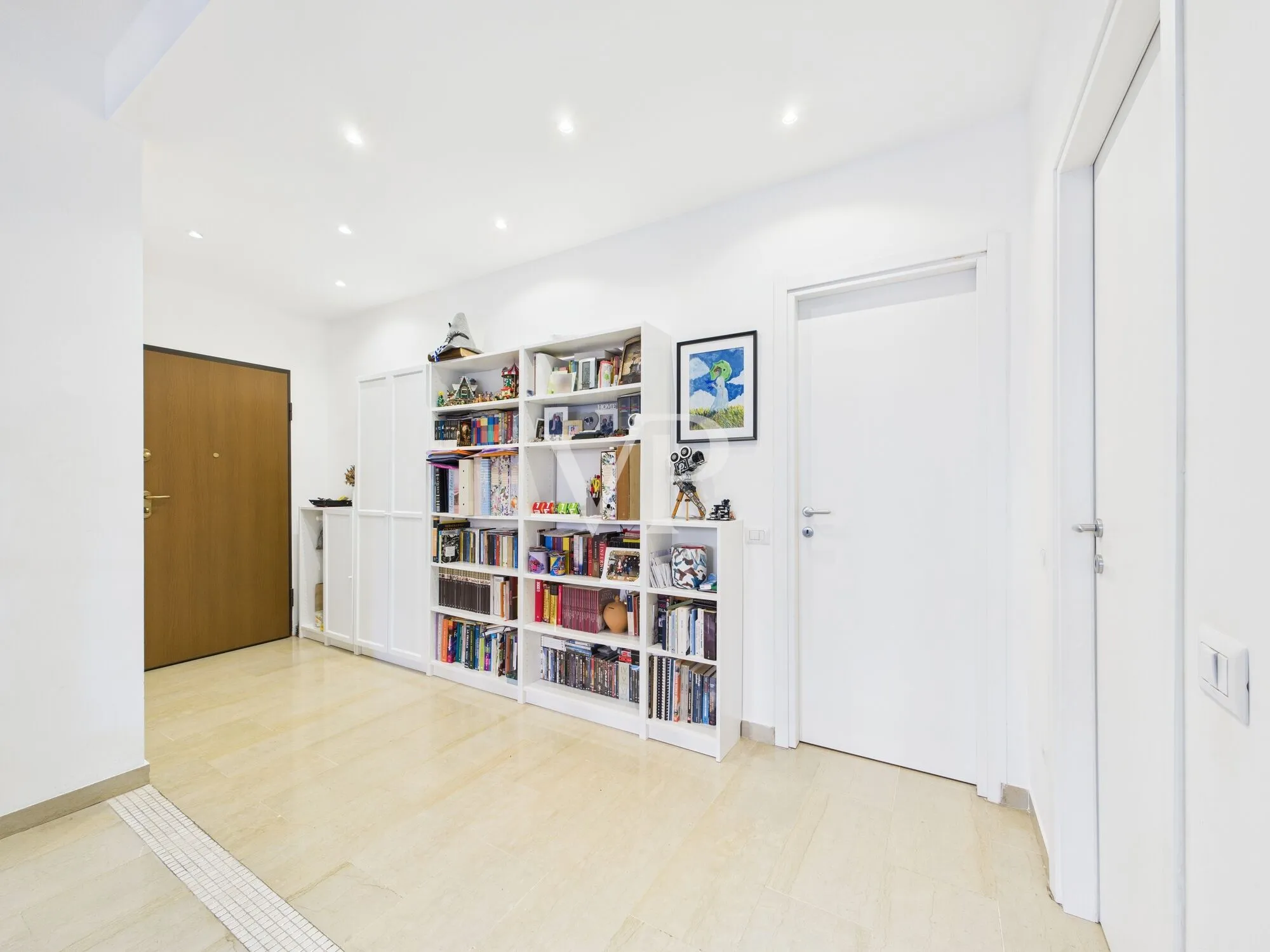 Drei-Zimmer-Wohnung plus Dienstleistungen, renovierter Keller und Parkplatz