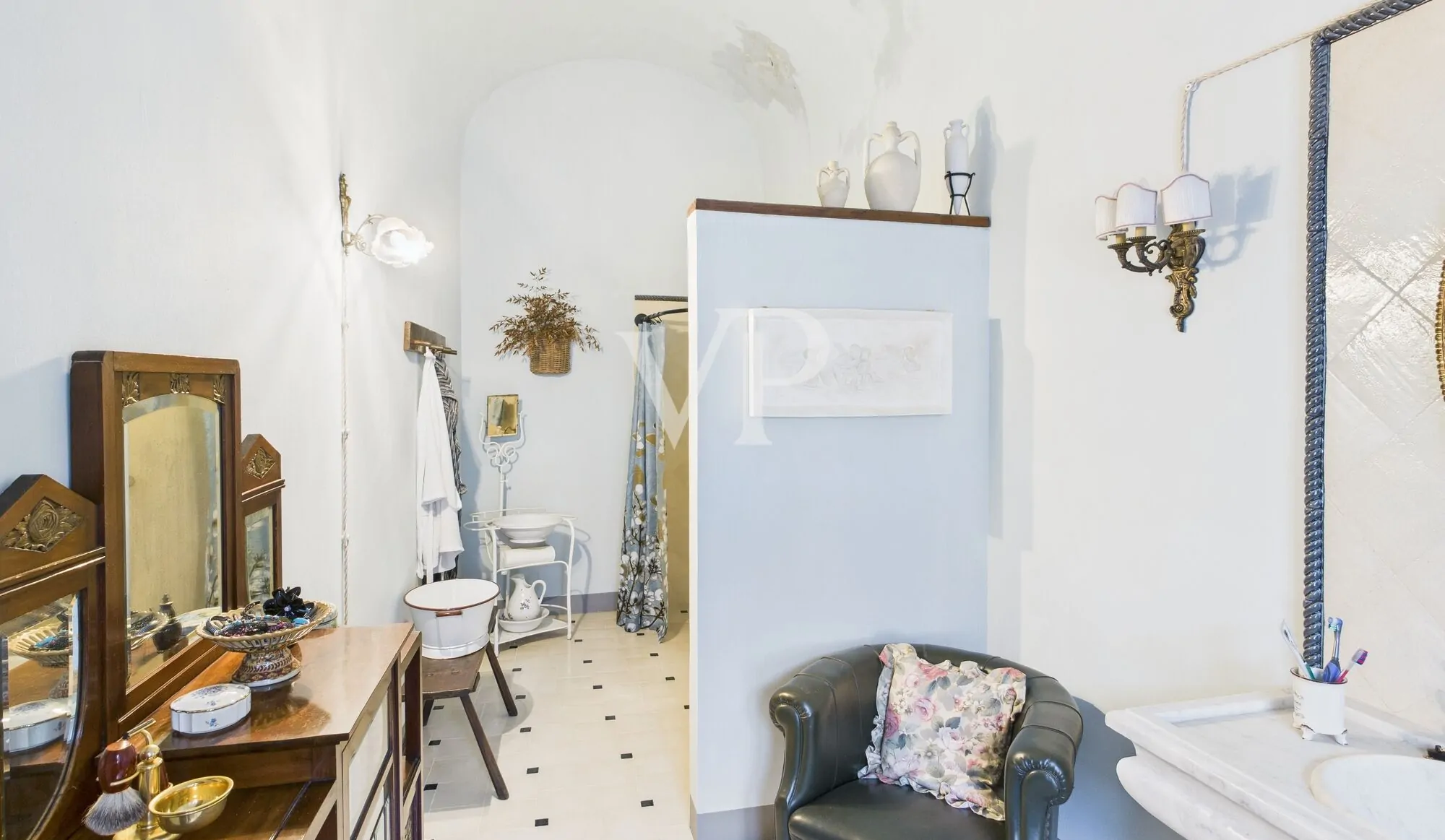 Wonderful historical palace within the walls of the castle of Castellazzo Novarese